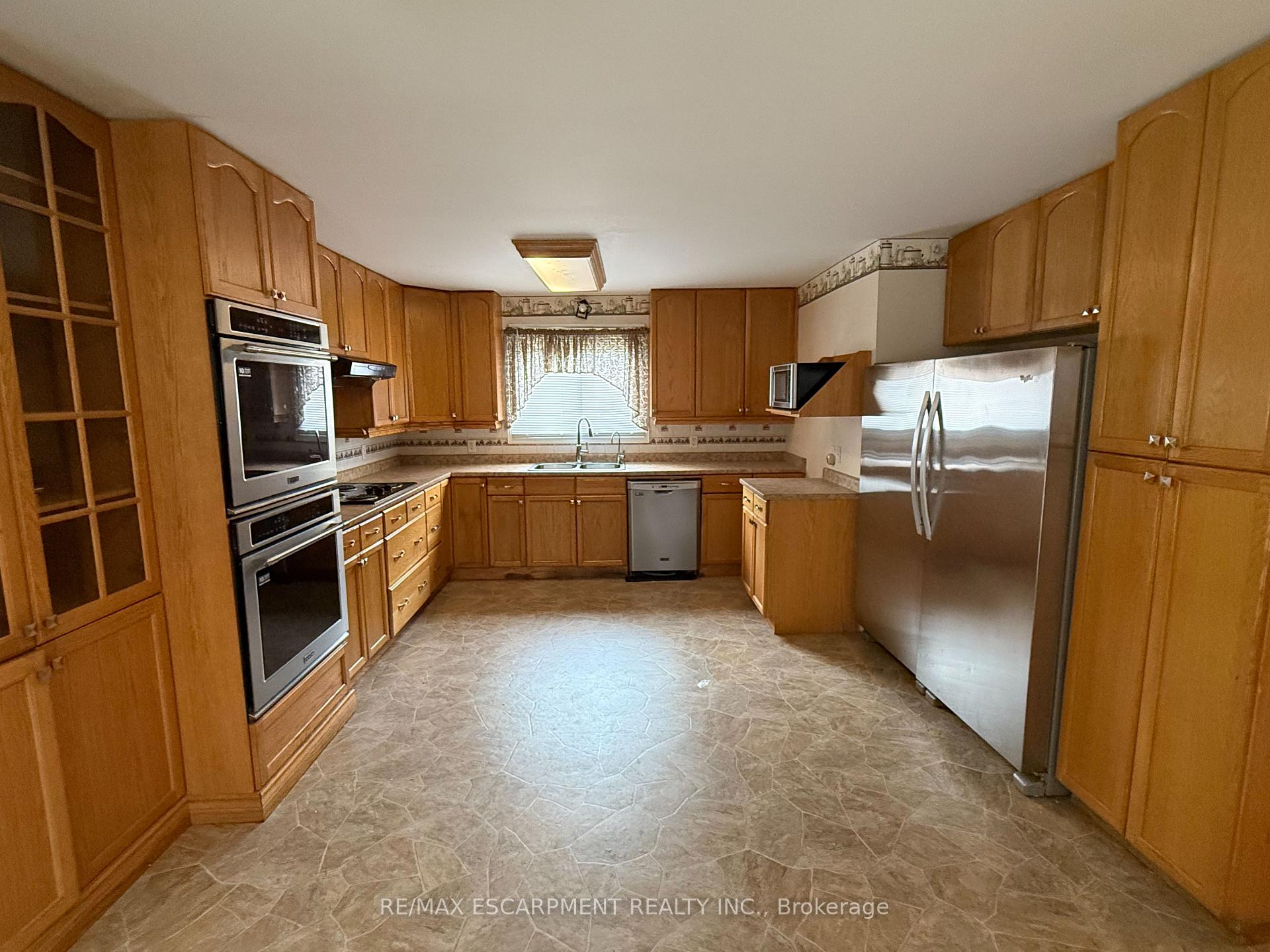 Photo 12 of 106 Aberdeen Avenue, Brantford — HOMEH