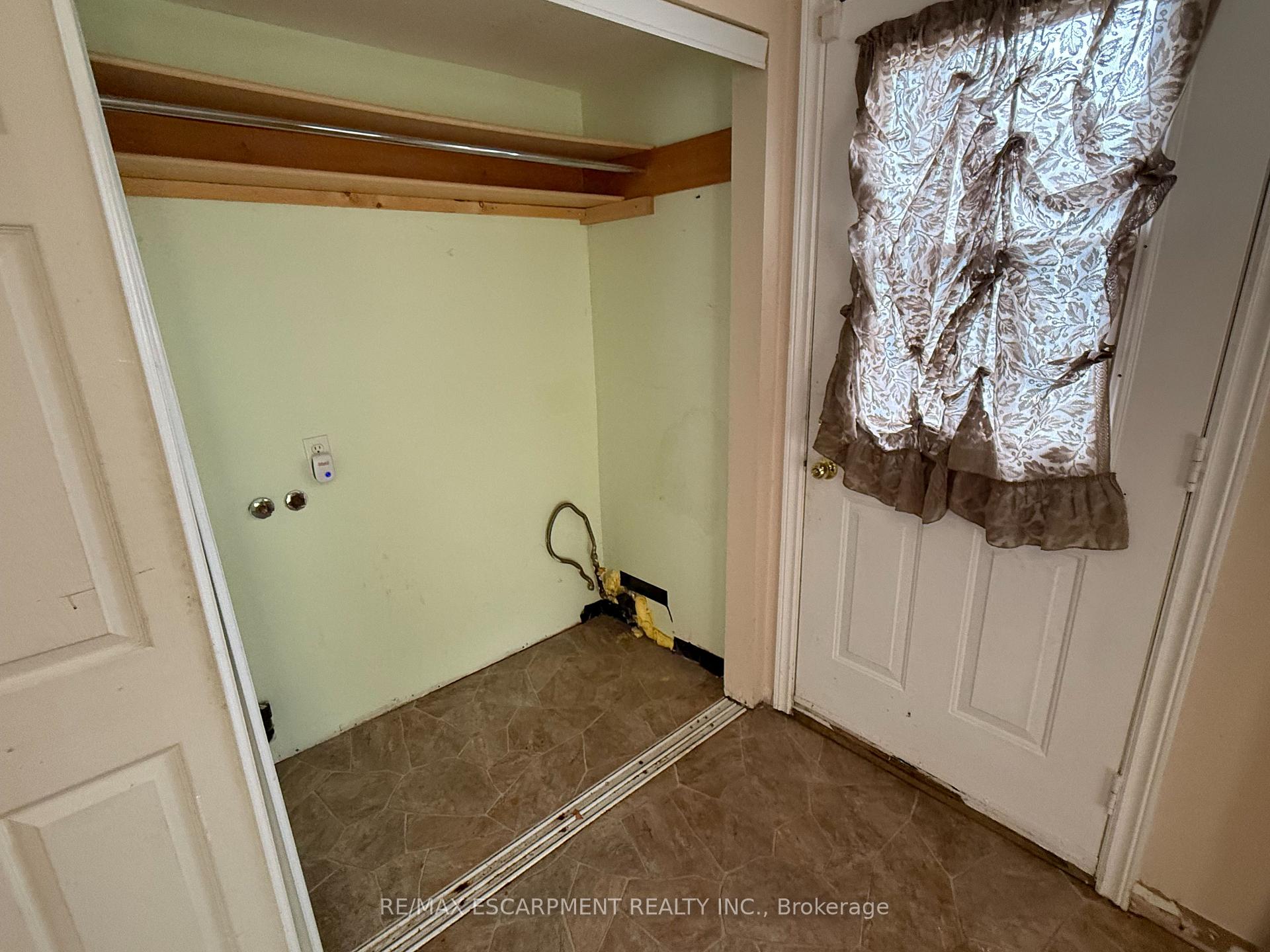 Photo 13 of 106 Aberdeen Avenue, Brantford — HOMEH