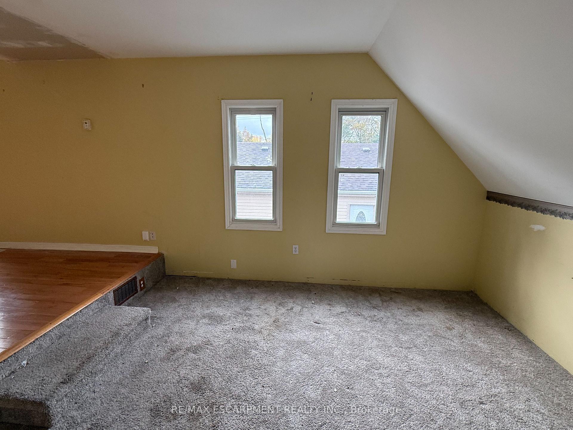 Photo 15 of 106 Aberdeen Avenue, Brantford — HOMEH