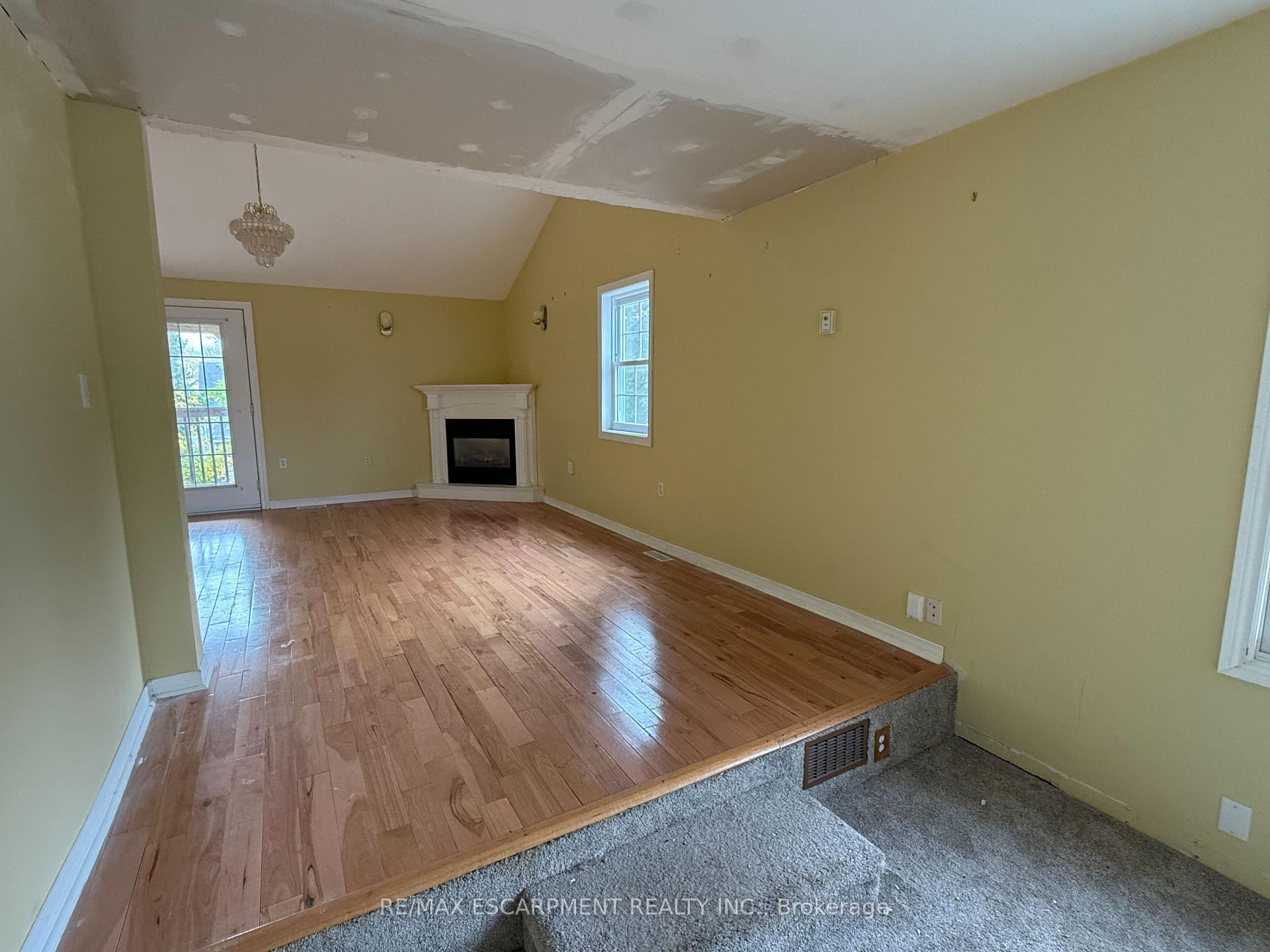 Photo 16 of 106 Aberdeen Avenue, Brantford — HOMEH