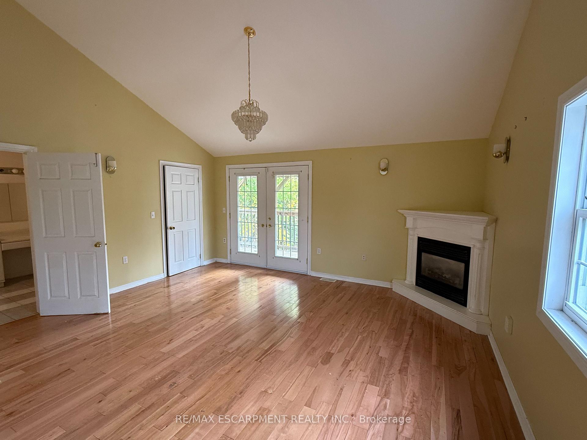 Photo 14 of 106 Aberdeen Avenue, Brantford — HOMEH