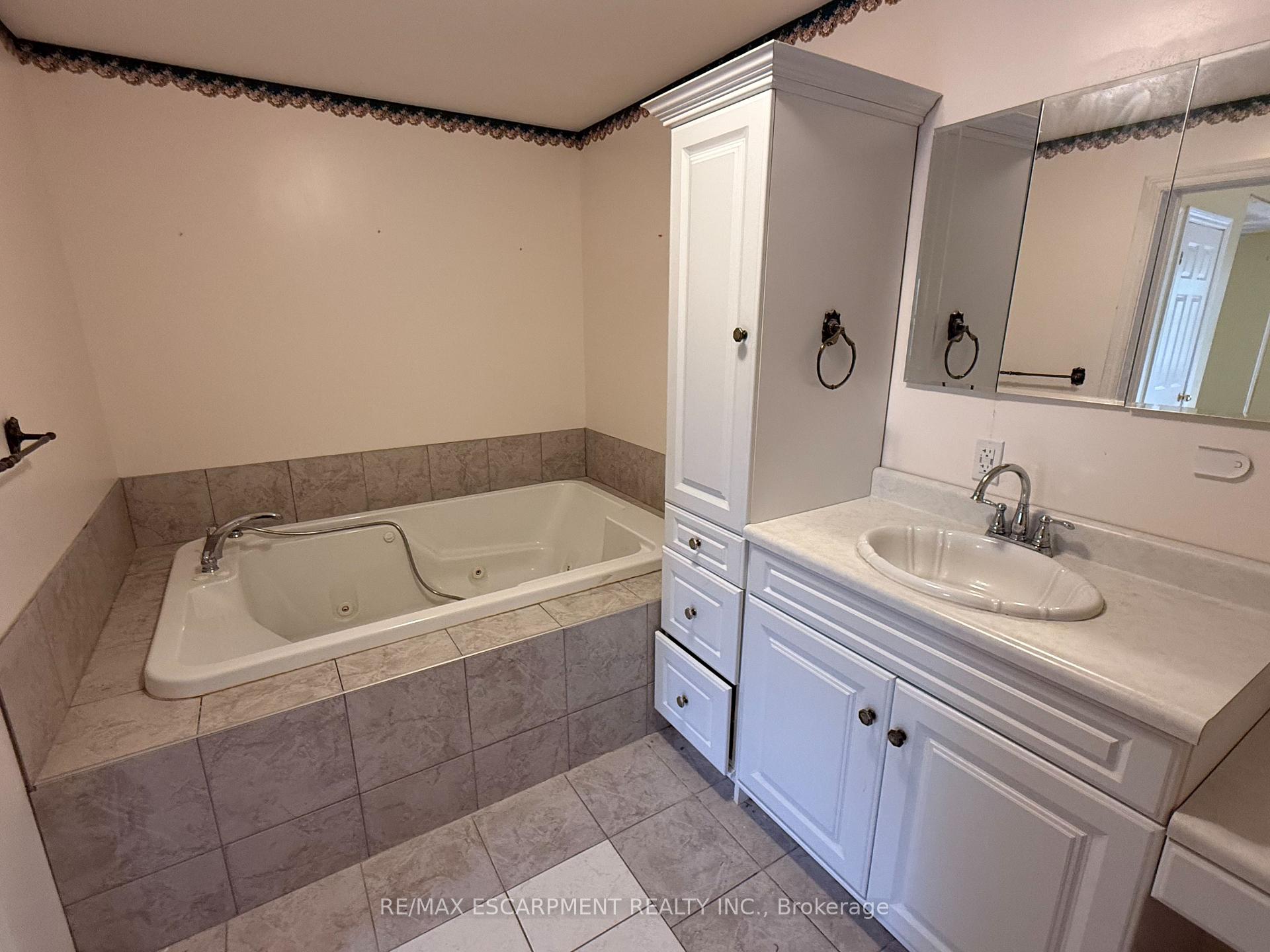 Photo 19 of 106 Aberdeen Avenue, Brantford — HOMEH