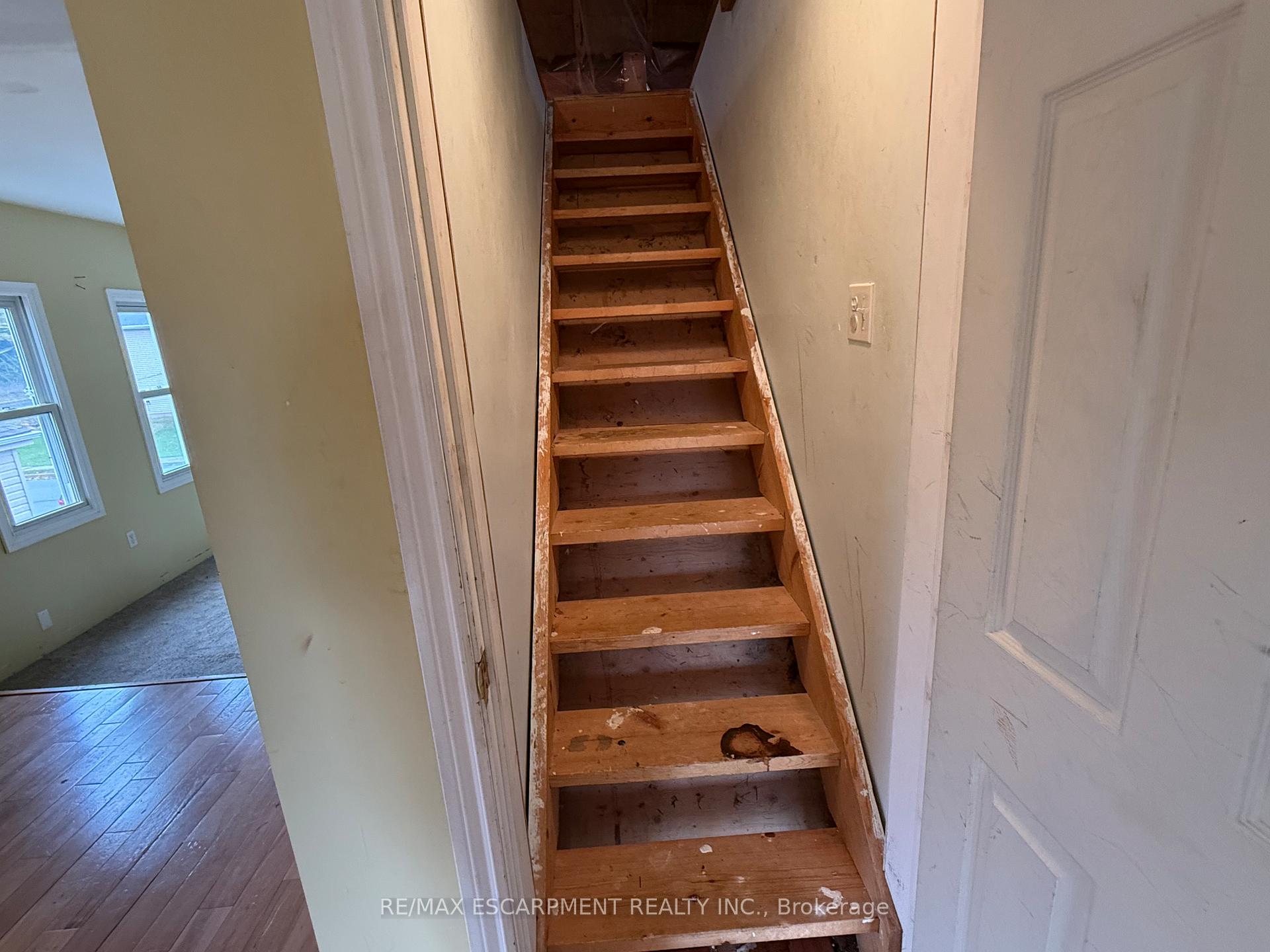 Photo 21 of 106 Aberdeen Avenue, Brantford — HOMEH