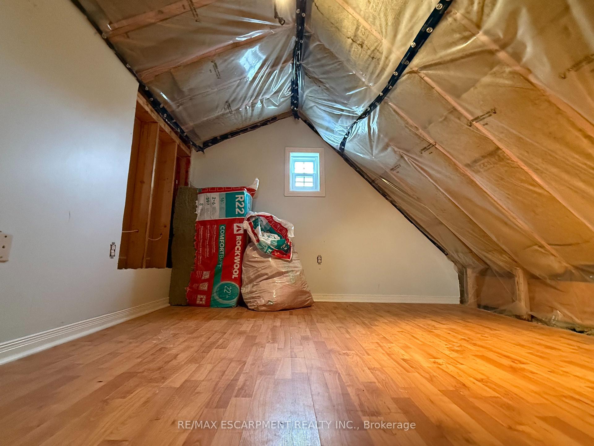 Photo 20 of 106 Aberdeen Avenue, Brantford — HOMEH