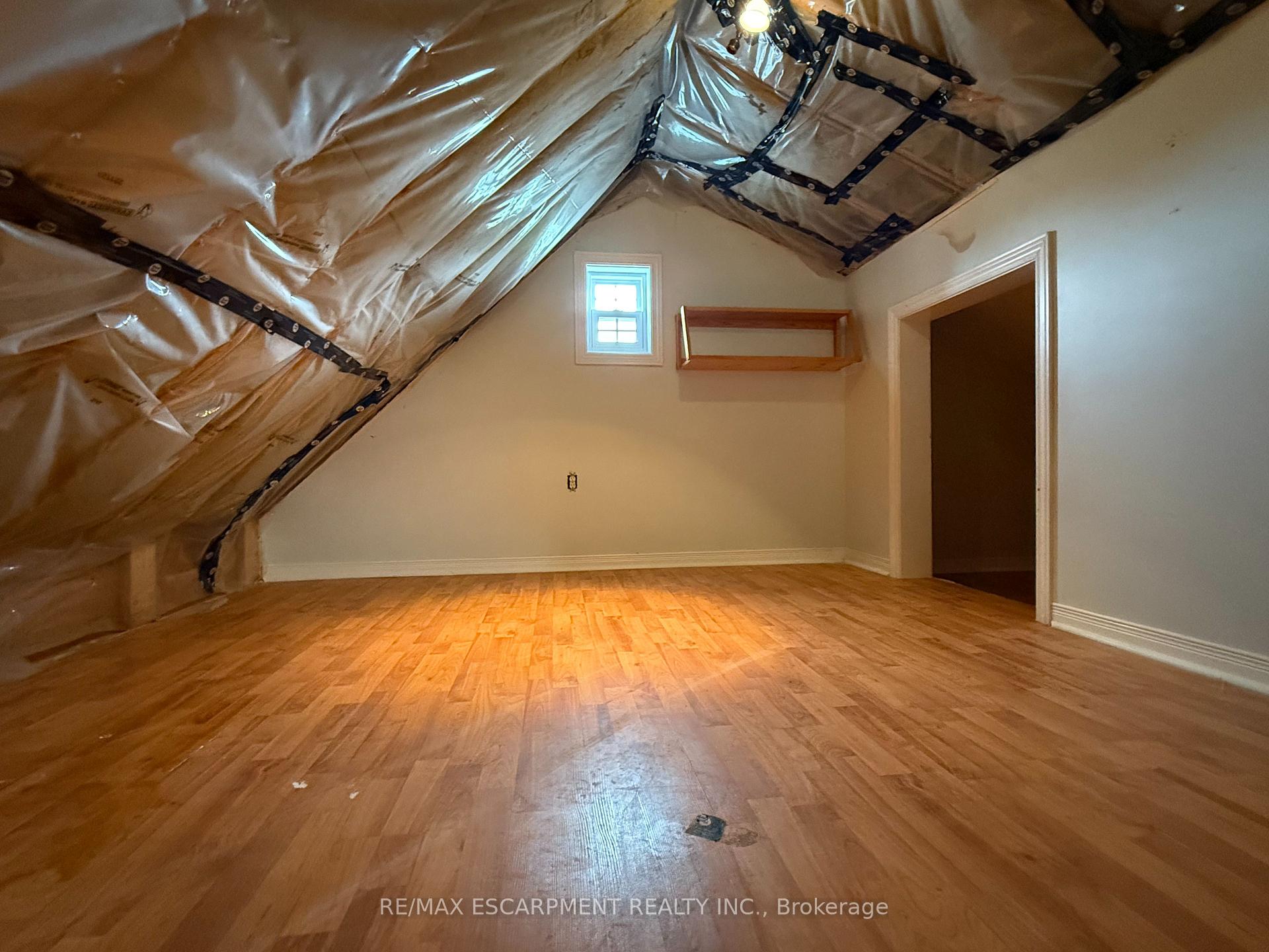 Photo 32 of 106 Aberdeen Avenue, Brantford — HOMEH