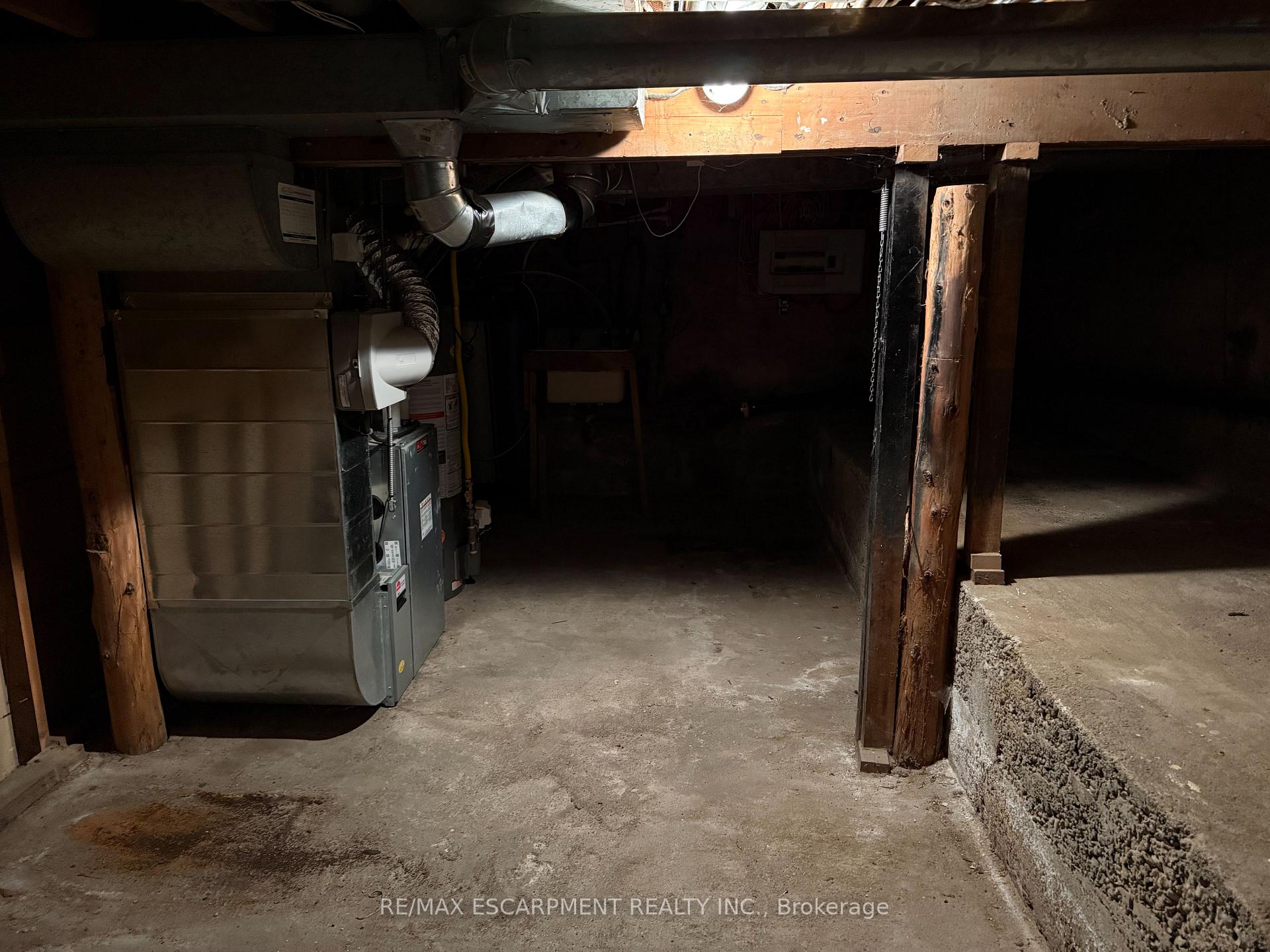 Photo 31 of 106 Aberdeen Avenue, Brantford — HOMEH