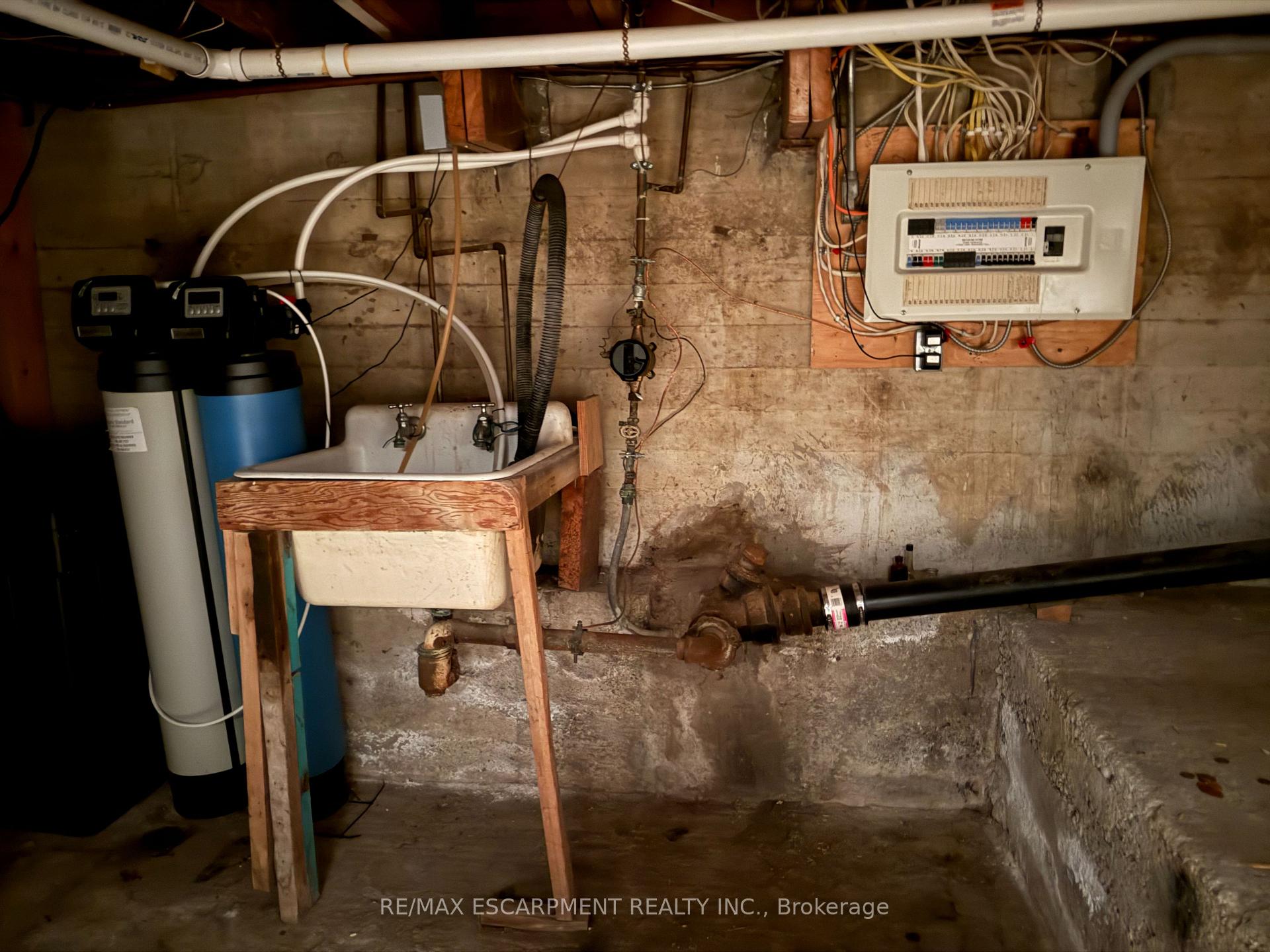 Photo 25 of 106 Aberdeen Avenue, Brantford — HOMEH