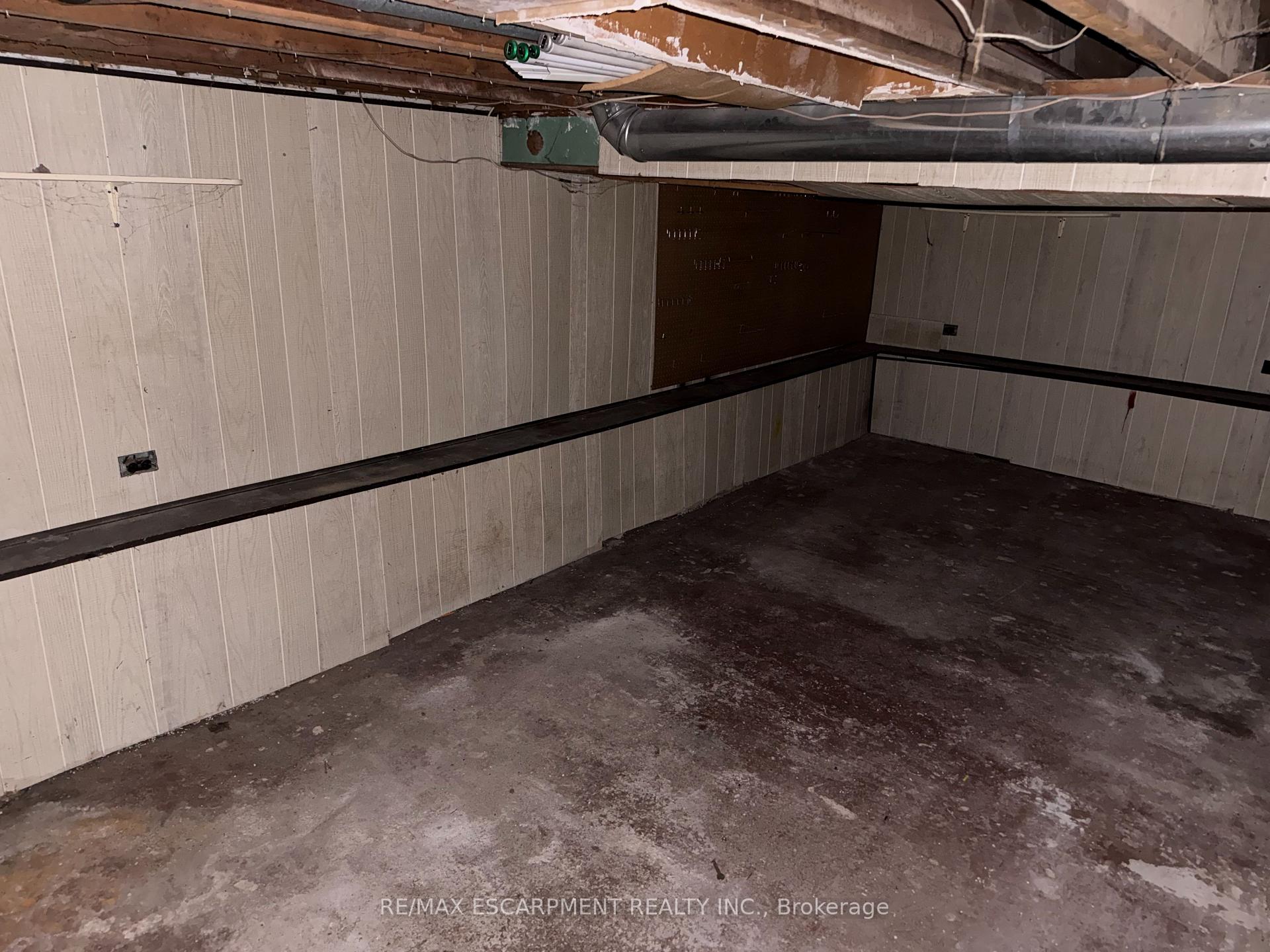 Photo 26 of 106 Aberdeen Avenue, Brantford — HOMEH