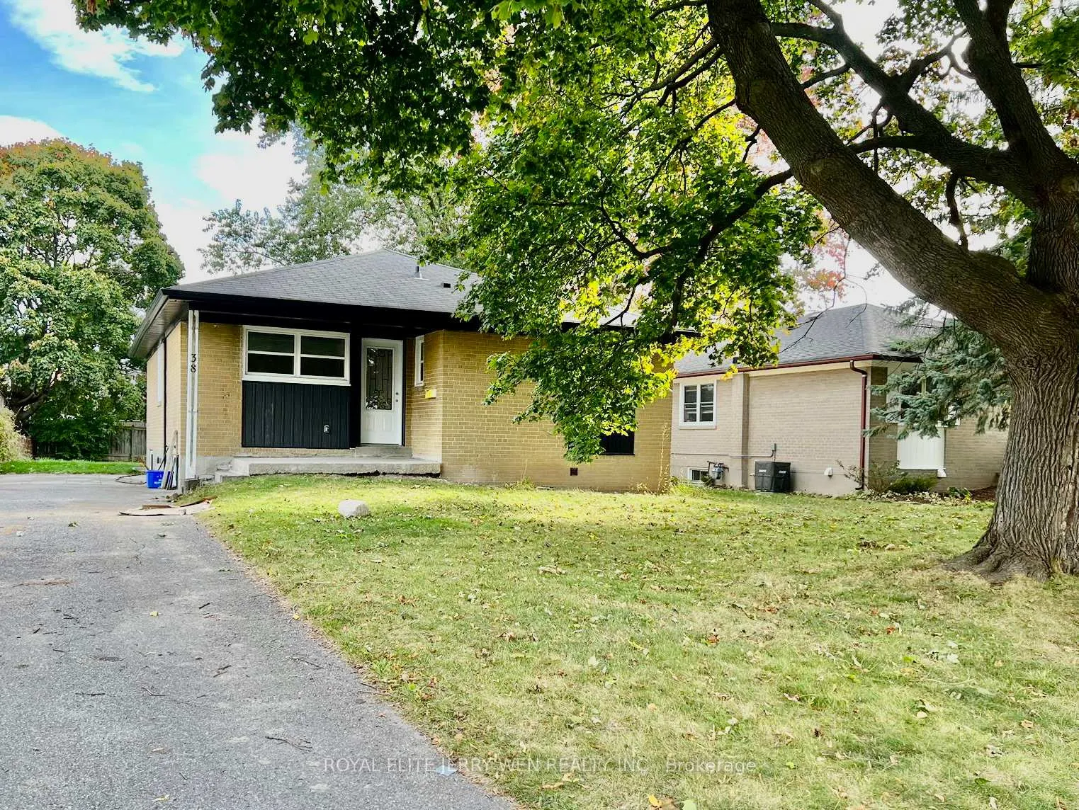 Front of 38 Thorncroft Crescent
