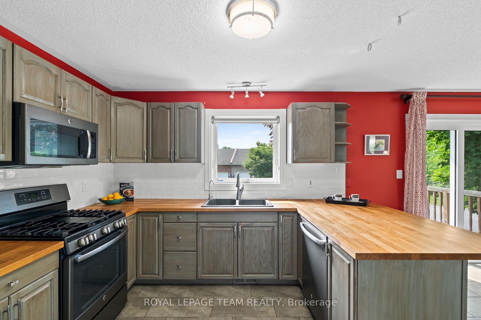 Photo 22 of 105 Campbell Street, Carleton Place — HOMEH