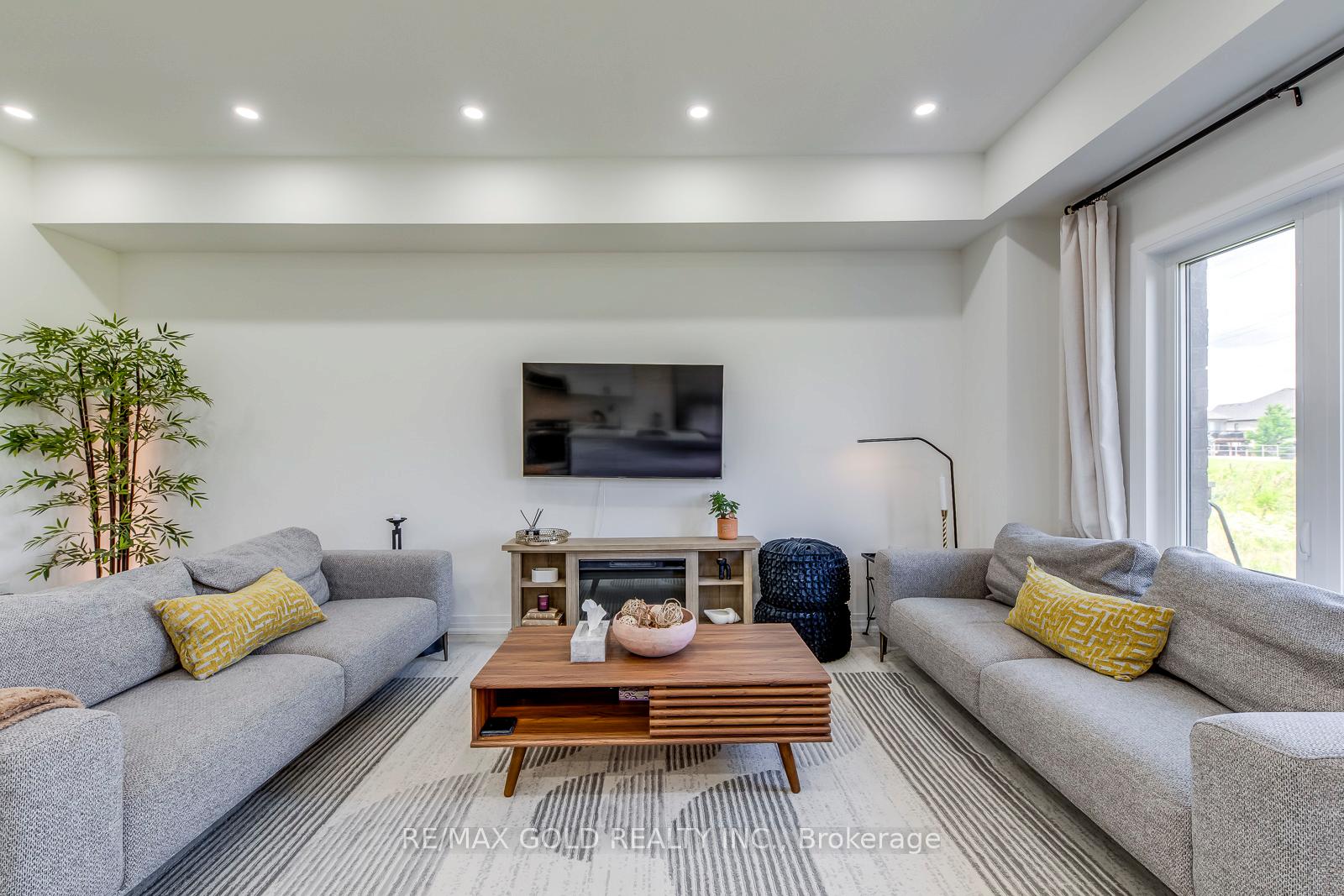 Photo 10 of 43 George Brier Drive W, Brant, Paris — HOMEH