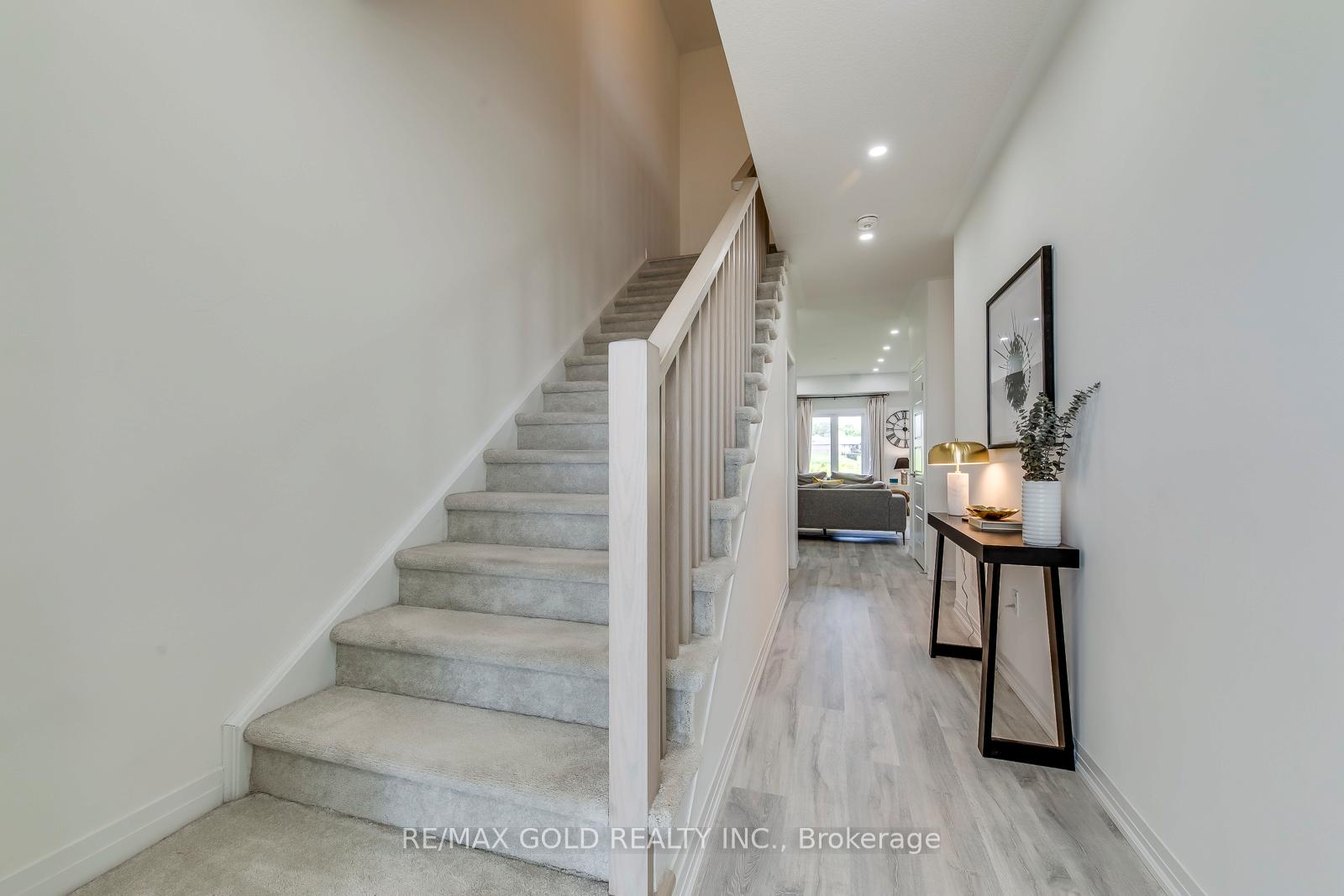 Photo 17 of 43 George Brier Drive W, Brant, Paris — HOMEH