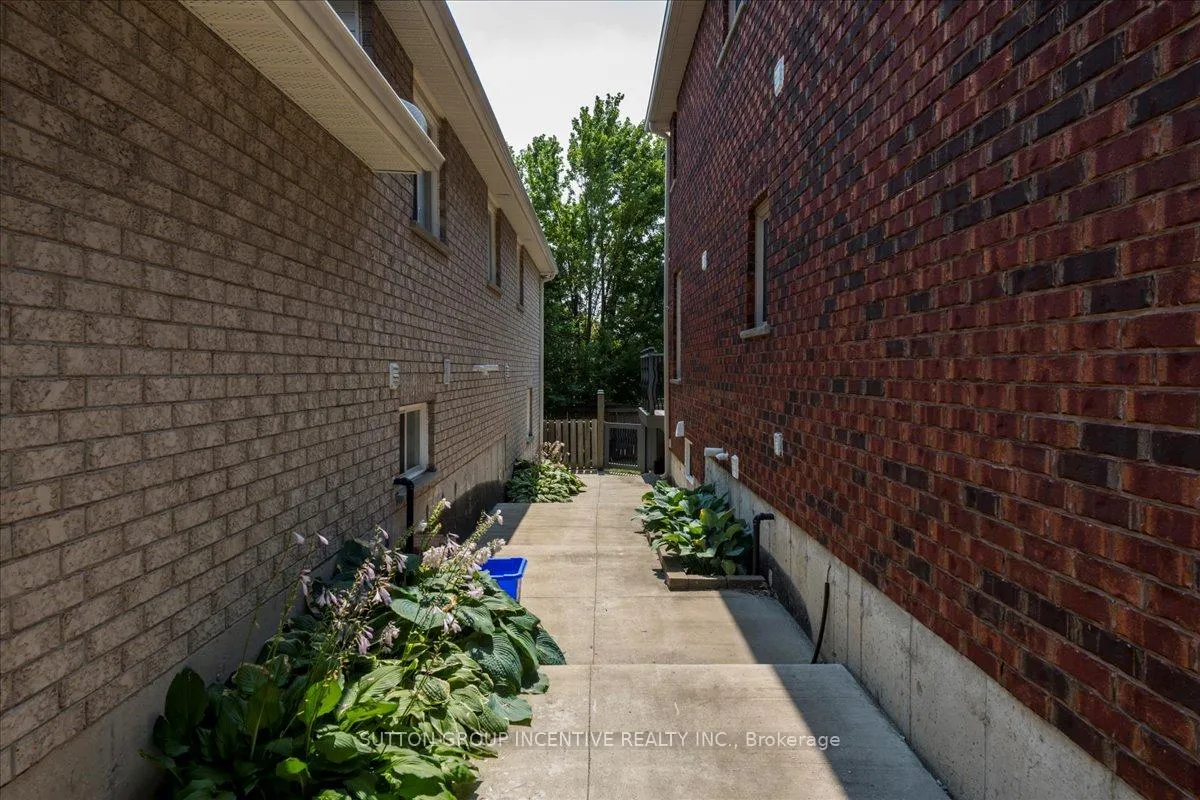 Photo 29 of 169 Birkhall Place, Barrie, Innis-Shore — HOMEH
