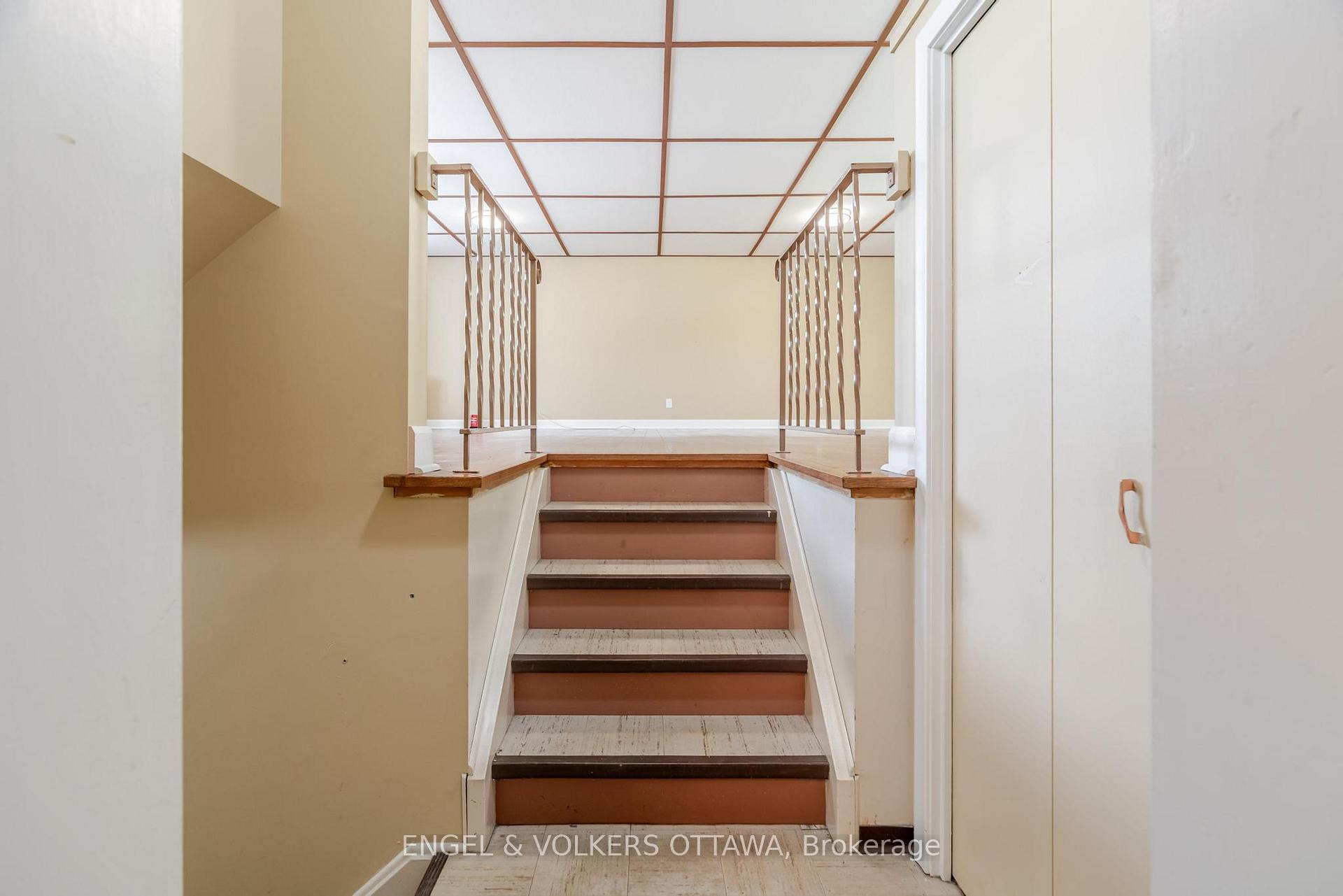 Photo 8 of 23 Trillium Avenue, Ottawa, City View/Skyline/Fisher Heights/Parkwood Hills — HOMEH
