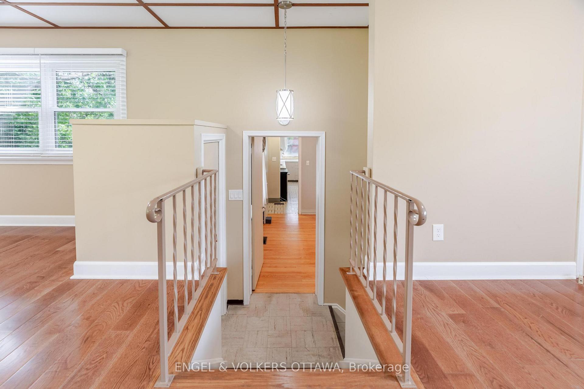 Photo 12 of 23 Trillium Avenue, Ottawa, City View/Skyline/Fisher Heights/Parkwood Hills — HOMEH