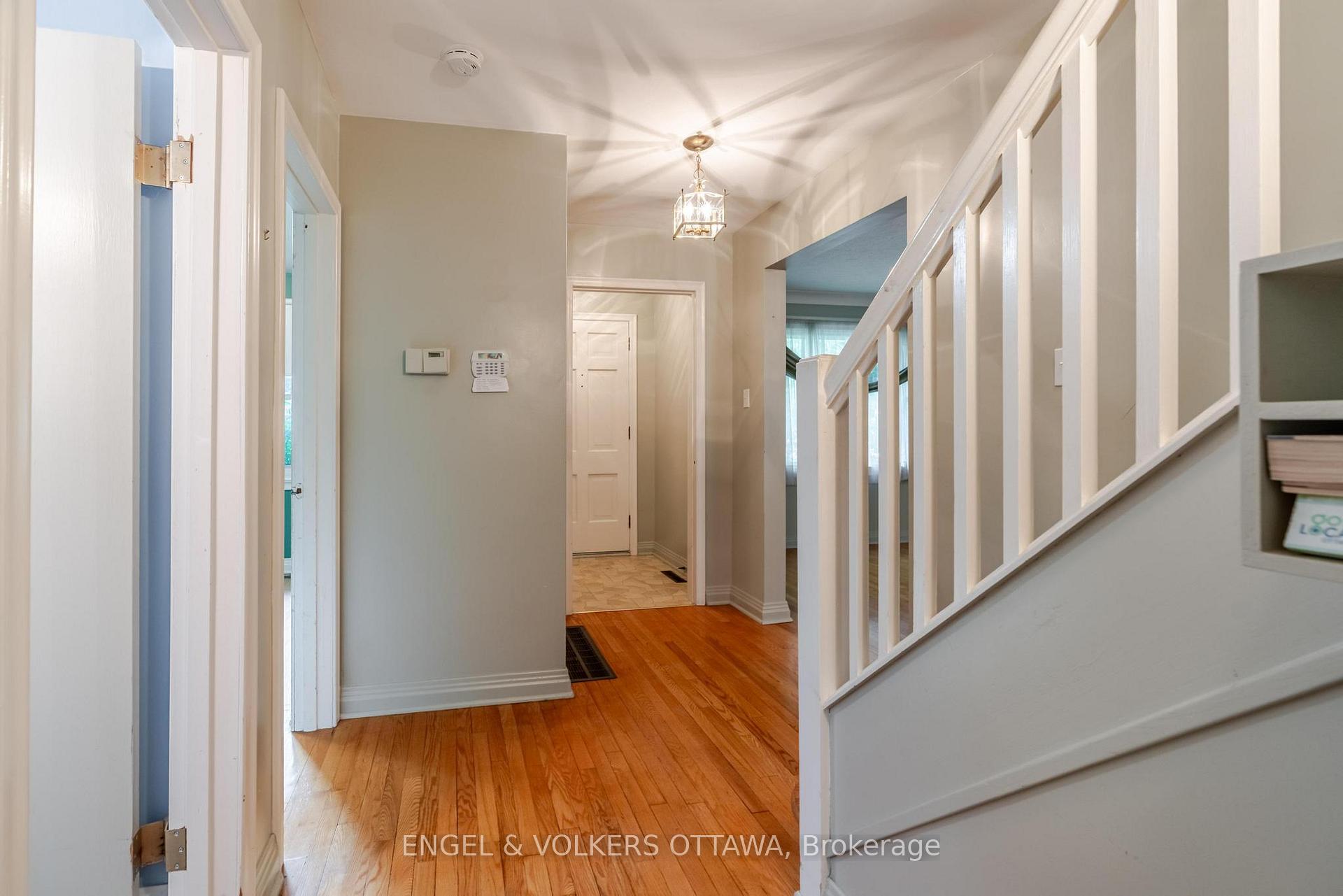 Photo 14 of 23 Trillium Avenue, Ottawa, City View/Skyline/Fisher Heights/Parkwood Hills — HOMEH