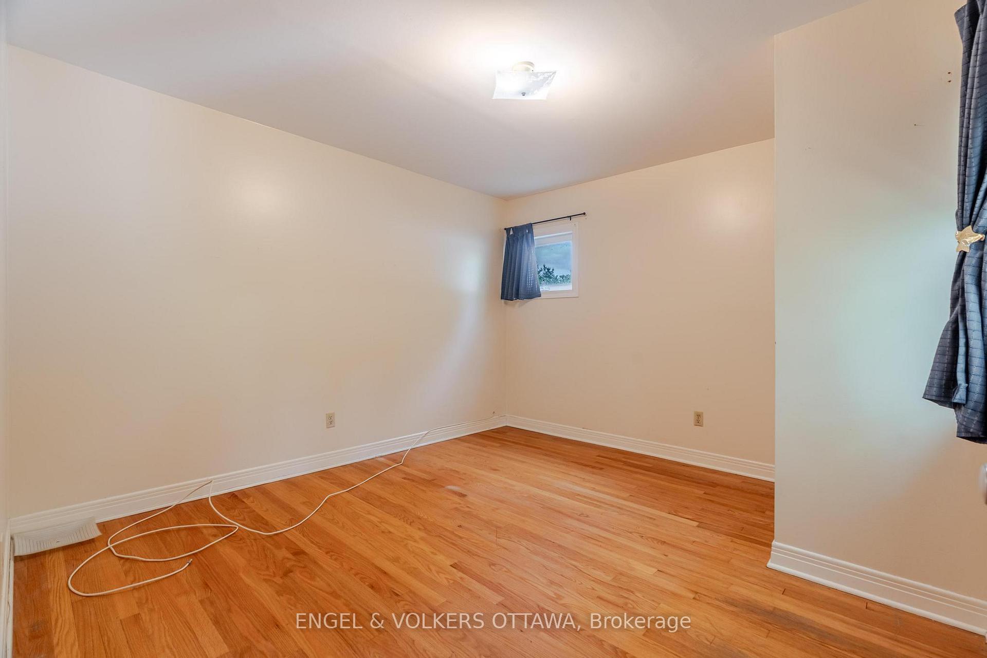 Photo 15 of 23 Trillium Avenue, Ottawa, City View/Skyline/Fisher Heights/Parkwood Hills — HOMEH