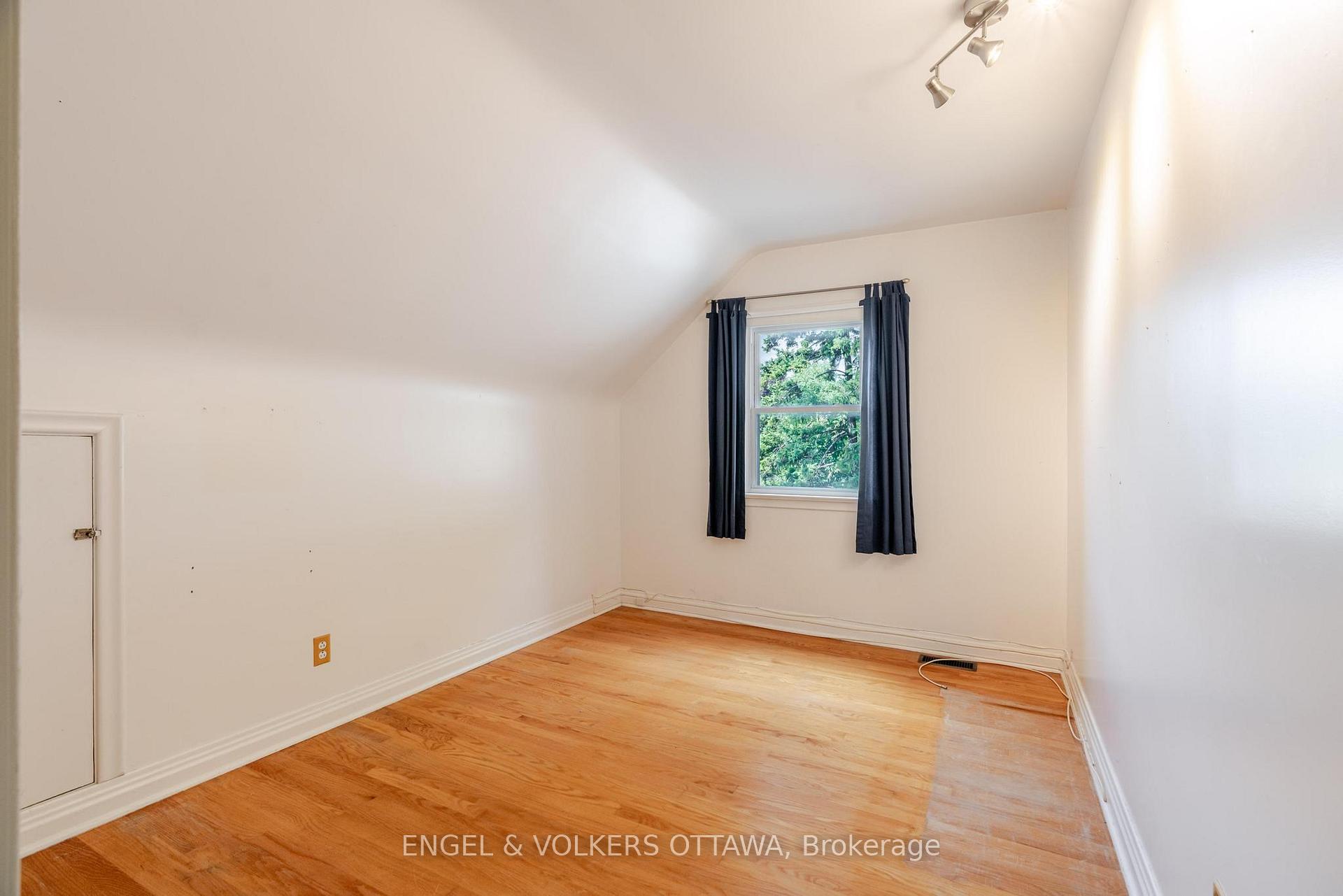 Photo 20 of 23 Trillium Avenue, Ottawa, City View/Skyline/Fisher Heights/Parkwood Hills — HOMEH