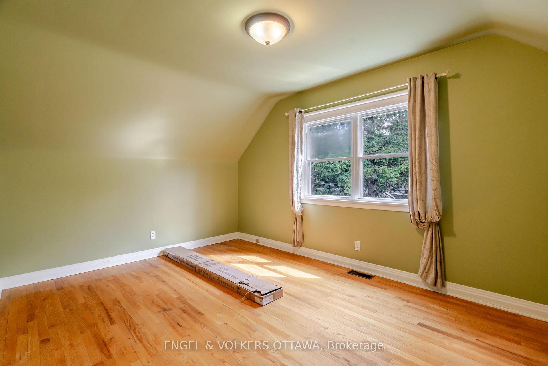 Photo 21 of 23 Trillium Avenue, Ottawa, City View/Skyline/Fisher Heights/Parkwood Hills — HOMEH