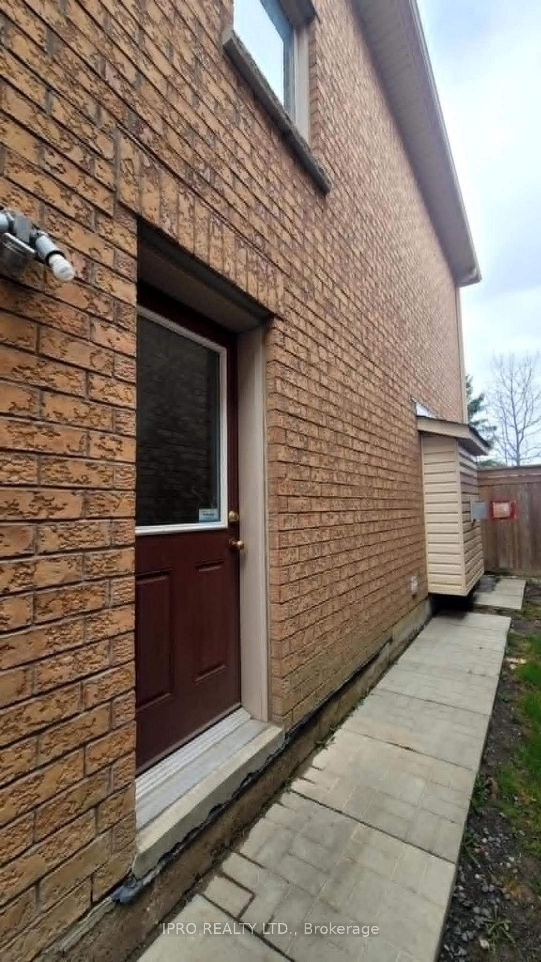 Front of Unit BSMT, 16 Vanwood Crescent