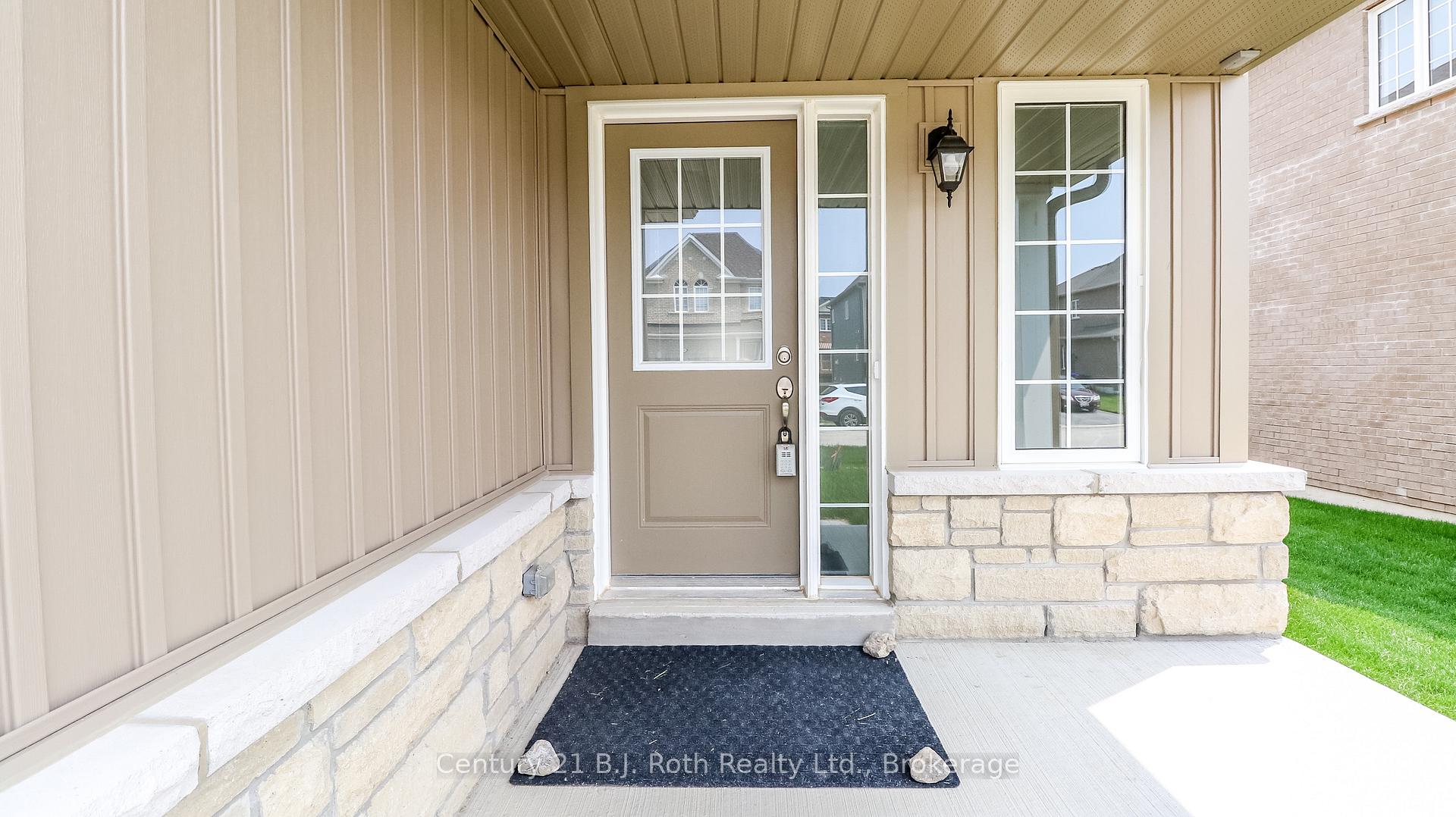 Photo 4 of 243 McKenzie Drive, Clearview, Stayner — HOMEH
