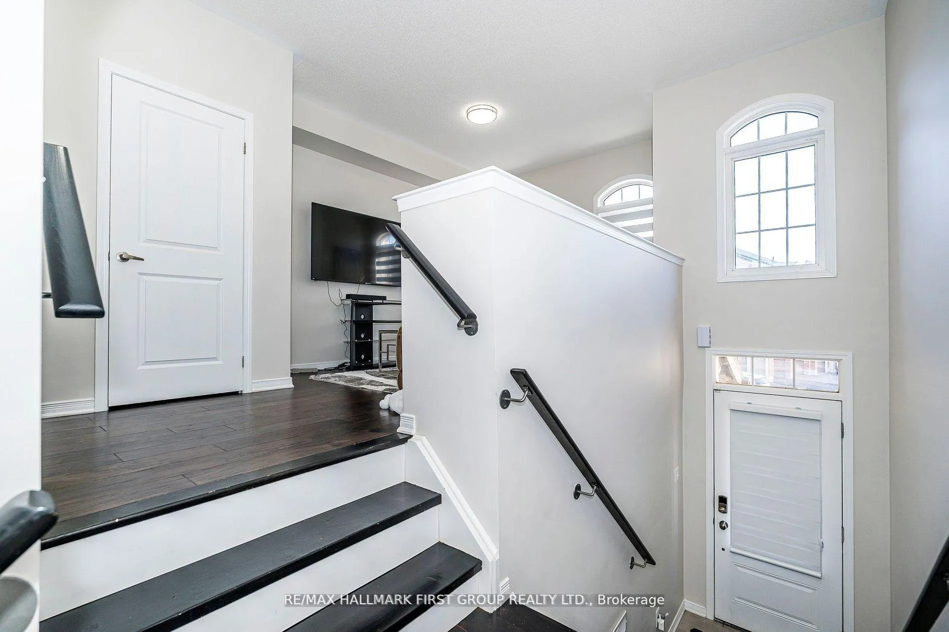 Photo 2 of 11 Graywardine Lane, Ajax, Northeast Ajax — HOMEH