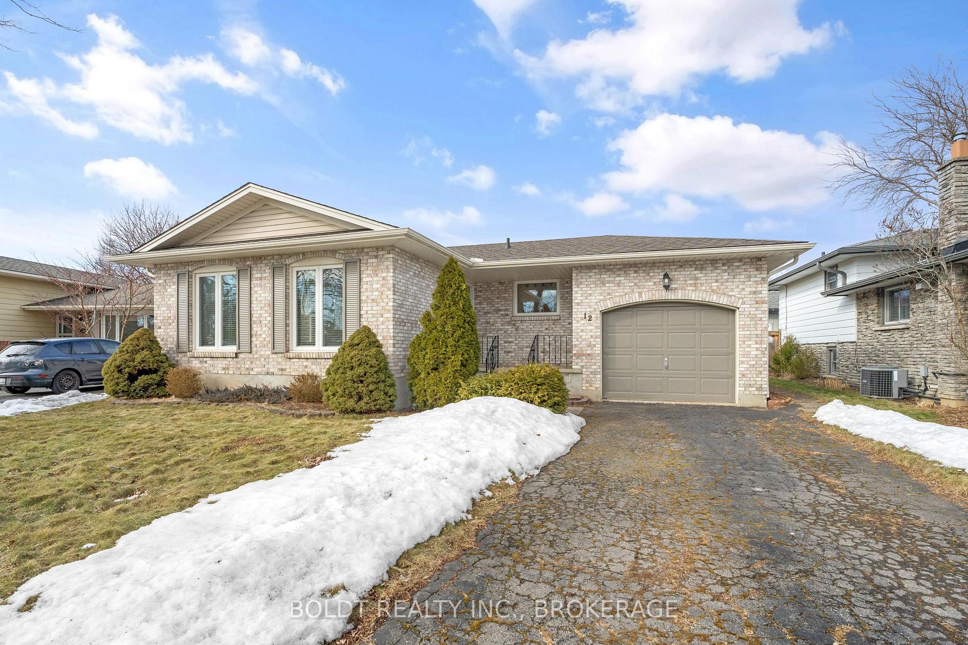 Photo 1 of 12 Little Forks Square, St. Catharines, Lakeport — HOMEH