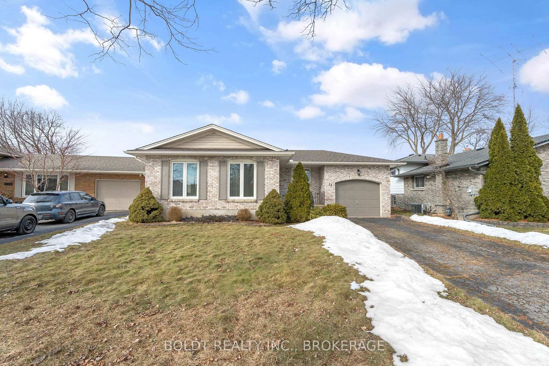 Photo 2 of 12 Little Forks Square, St. Catharines, Lakeport — HOMEH