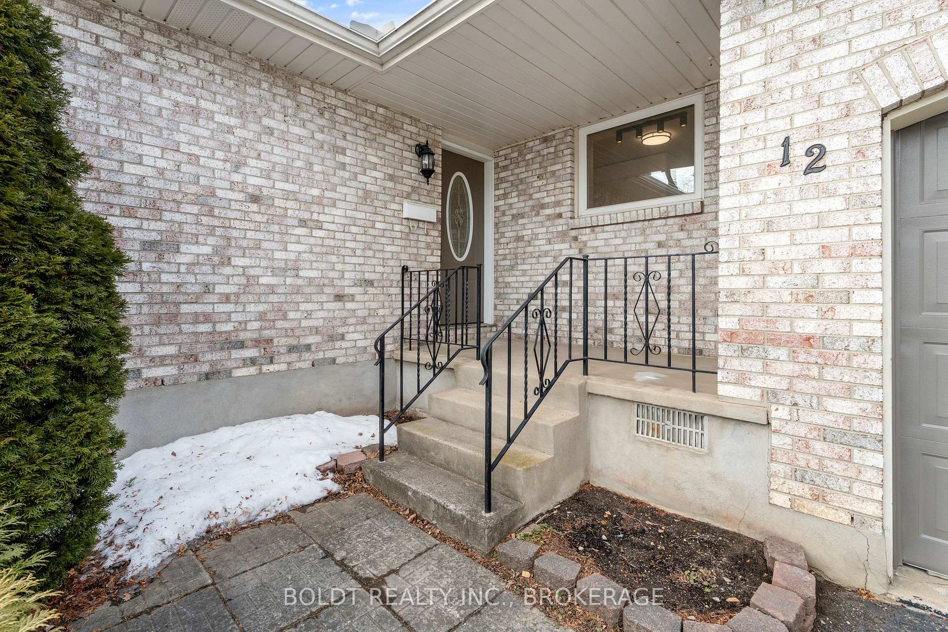 Photo 3 of 12 Little Forks Square, St. Catharines, Lakeport — HOMEH
