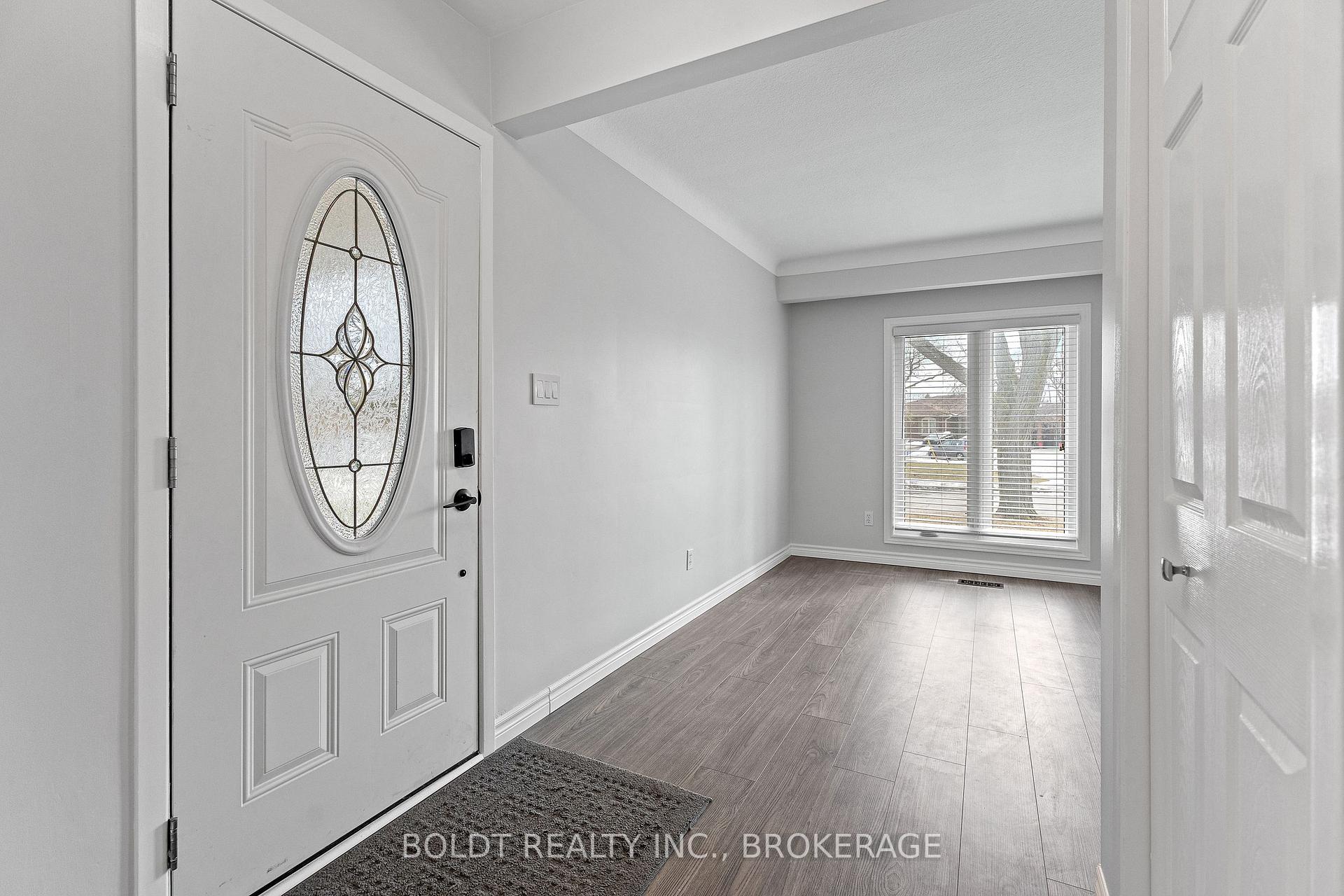 Photo 4 of 12 Little Forks Square, St. Catharines, Lakeport — HOMEH