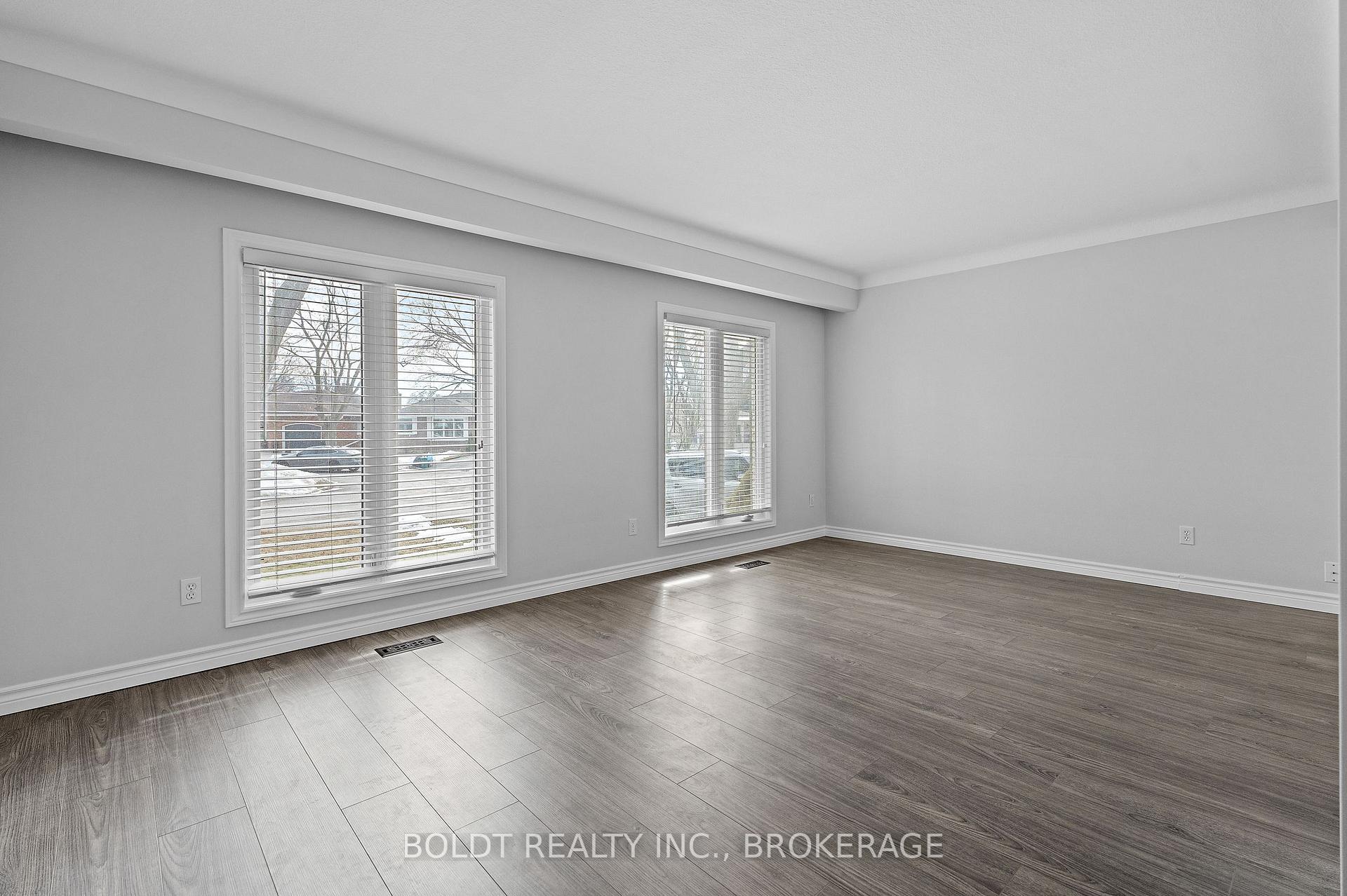 Photo 5 of 12 Little Forks Square, St. Catharines, Lakeport — HOMEH