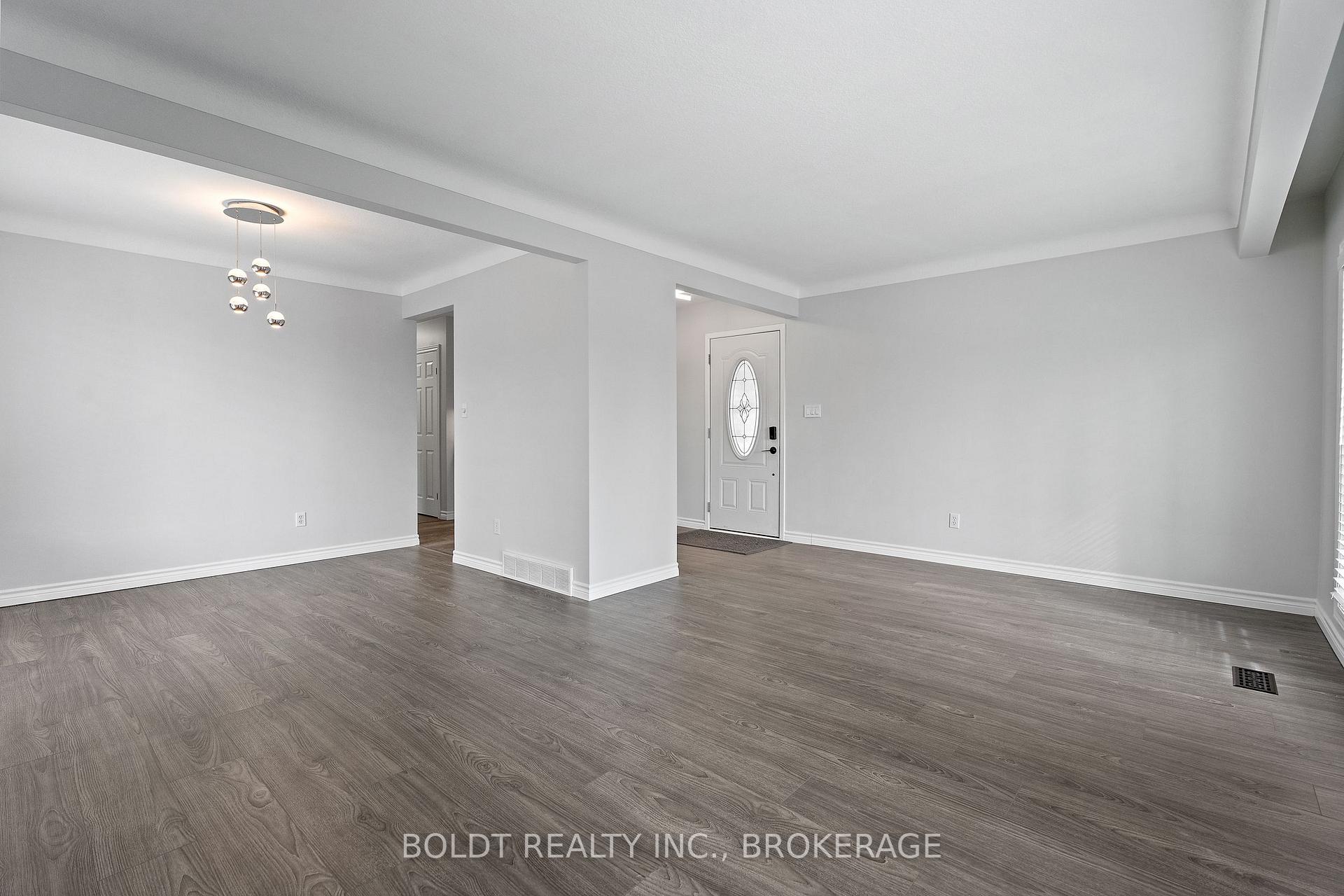 Photo 8 of 12 Little Forks Square, St. Catharines, Lakeport — HOMEH