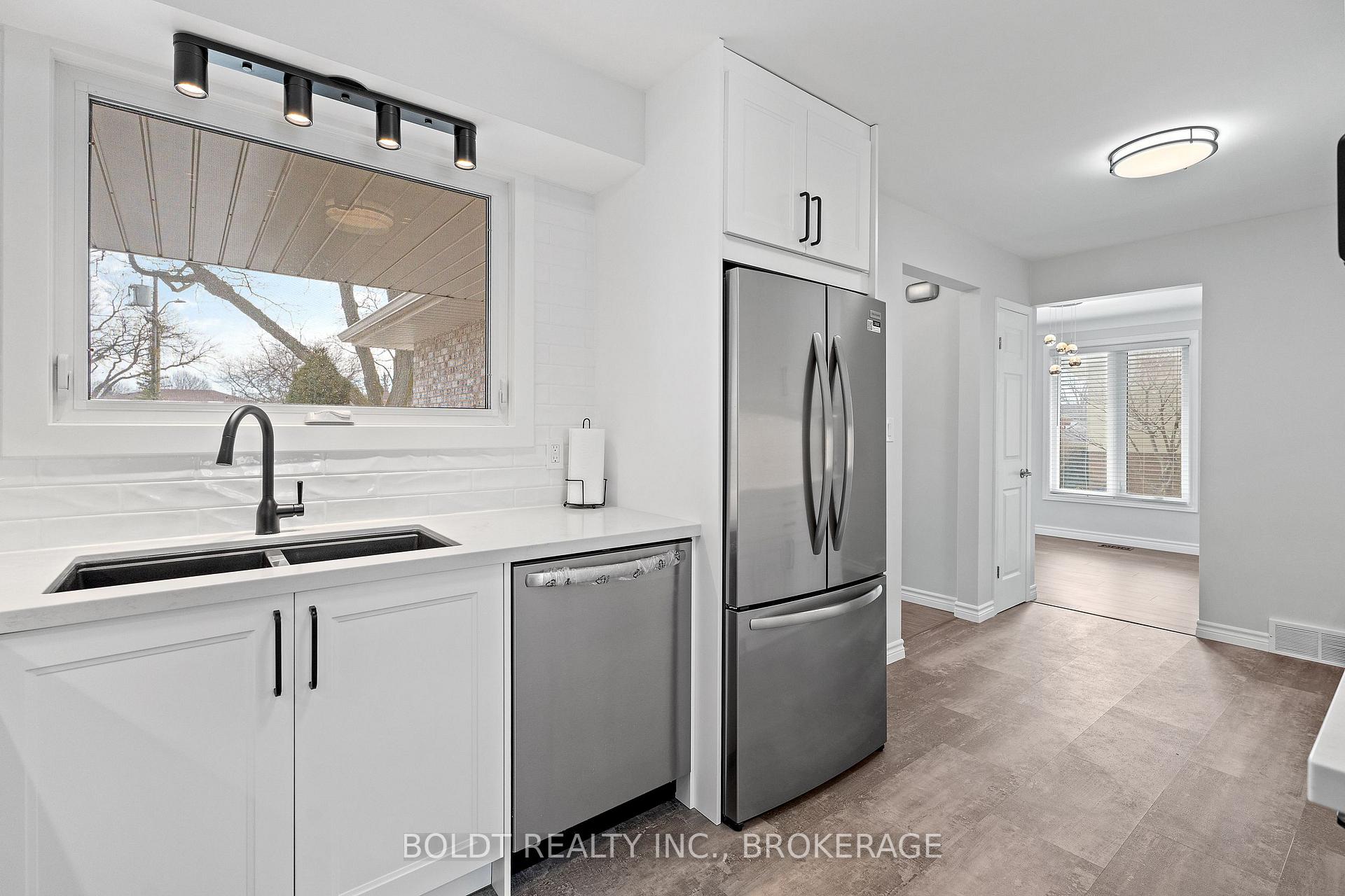 Photo 11 of 12 Little Forks Square, St. Catharines, Lakeport — HOMEH