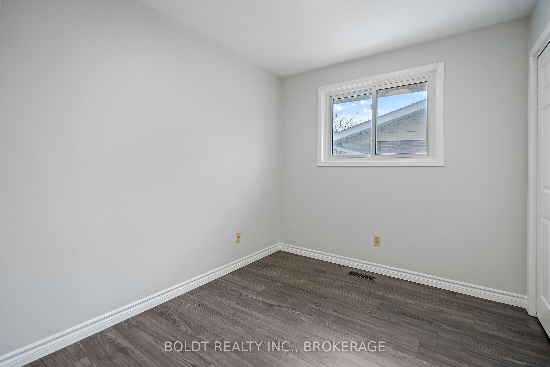 Photo 17 of 12 Little Forks Square, St. Catharines, Lakeport — HOMEH
