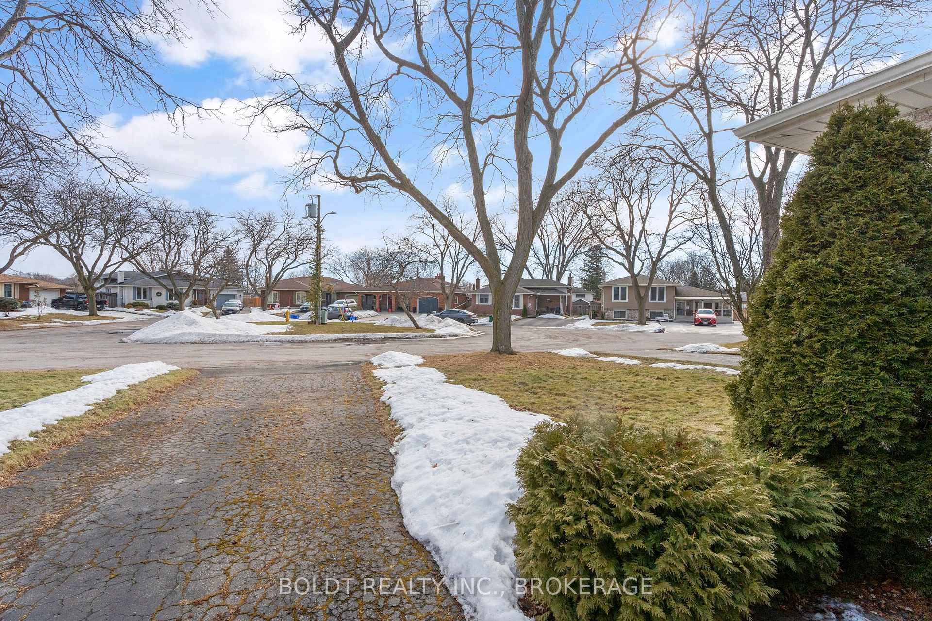 Photo 31 of 12 Little Forks Square, St. Catharines, Lakeport — HOMEH