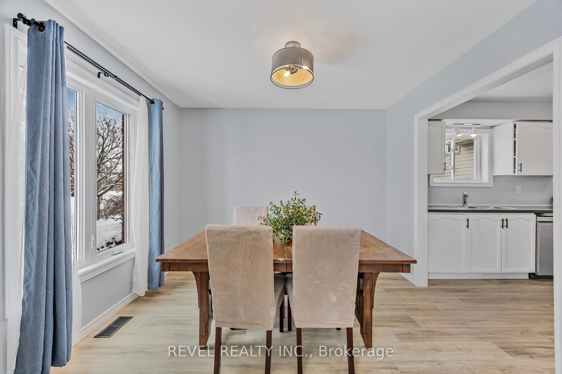 Photo 8 of 12 Ward Drive, Barrie, Painswick North — HOMEH