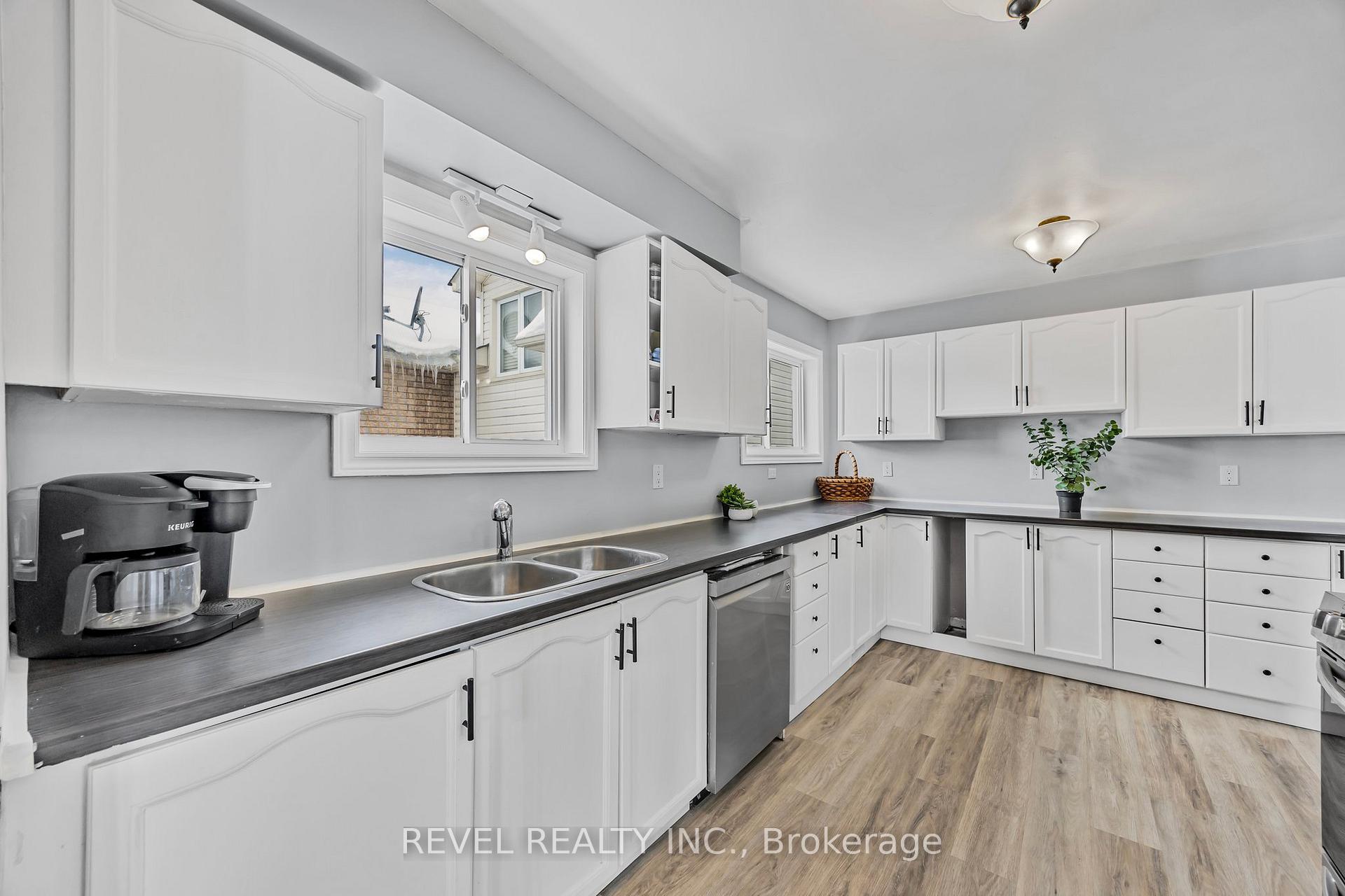 Photo 10 of 12 Ward Drive, Barrie, Painswick North — HOMEH