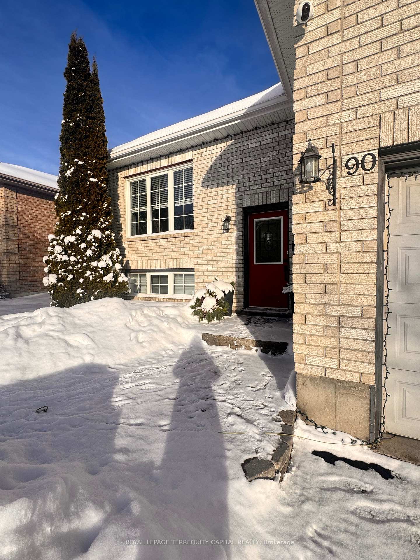 Photo 2 of 90 O'Shaughnessy Crescent, Barrie, Holly — HOMEH