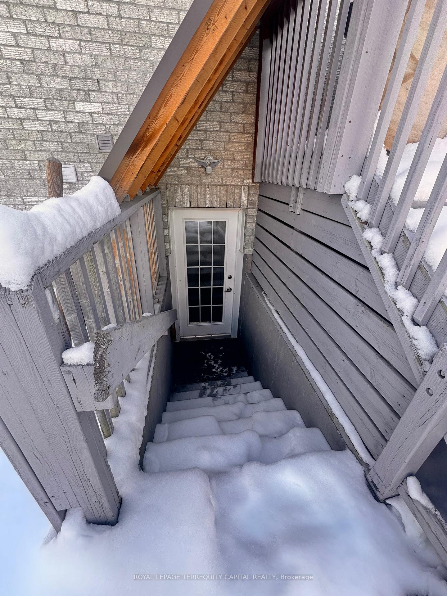 Photo 4 of 90 O'Shaughnessy Crescent, Barrie, Holly — HOMEH
