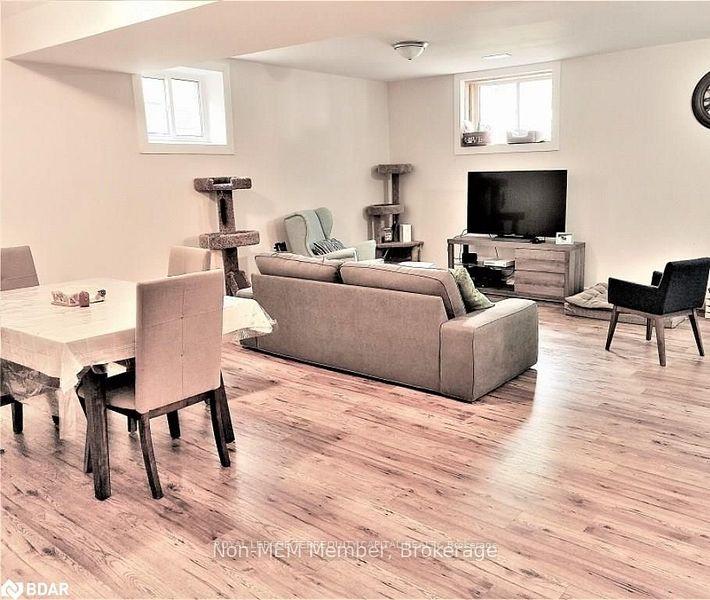 Photo 7 of 90 O'Shaughnessy Crescent, Barrie, Holly — HOMEH