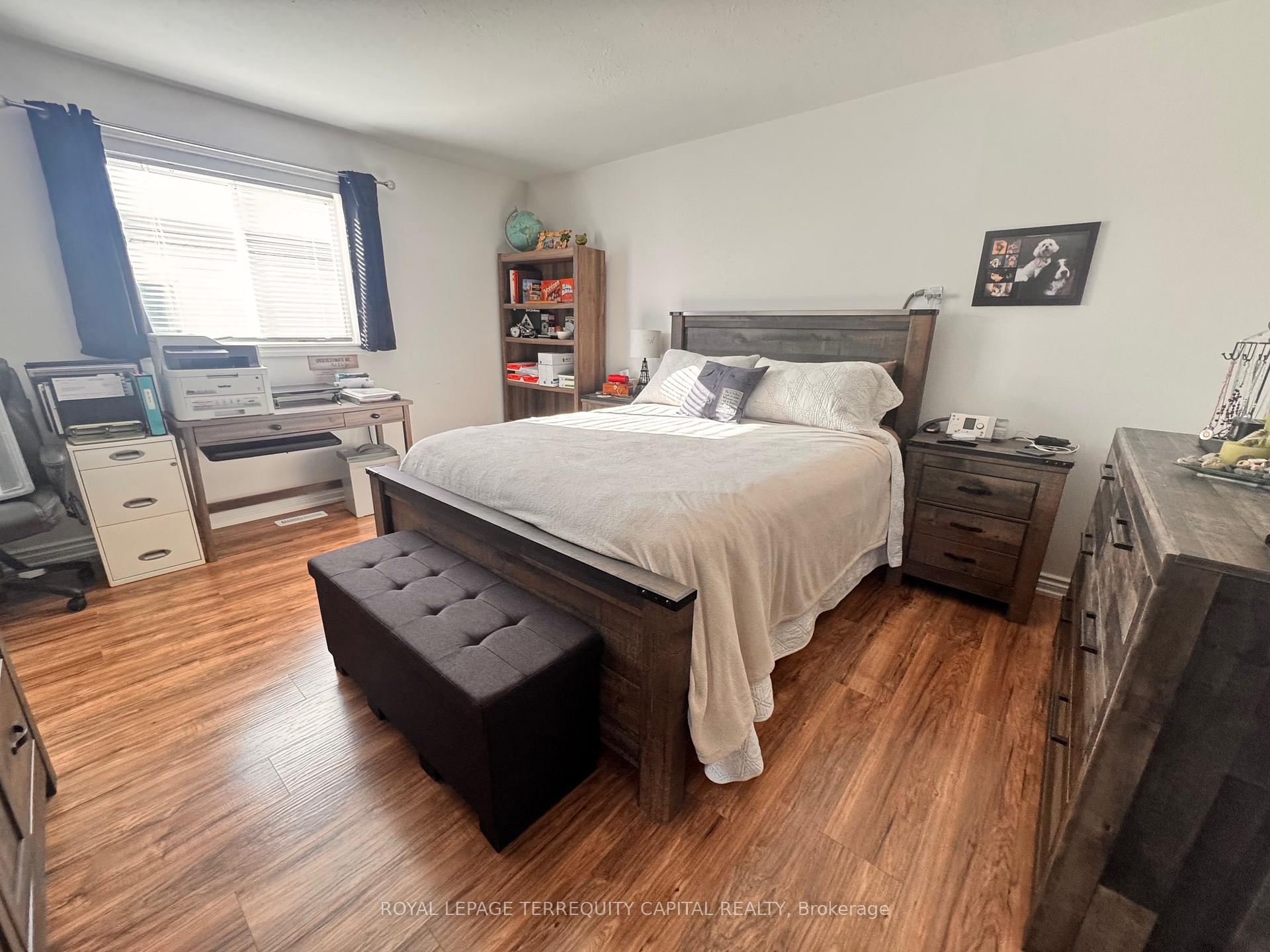 Photo 10 of 90 O'Shaughnessy Crescent, Barrie, Holly — HOMEH
