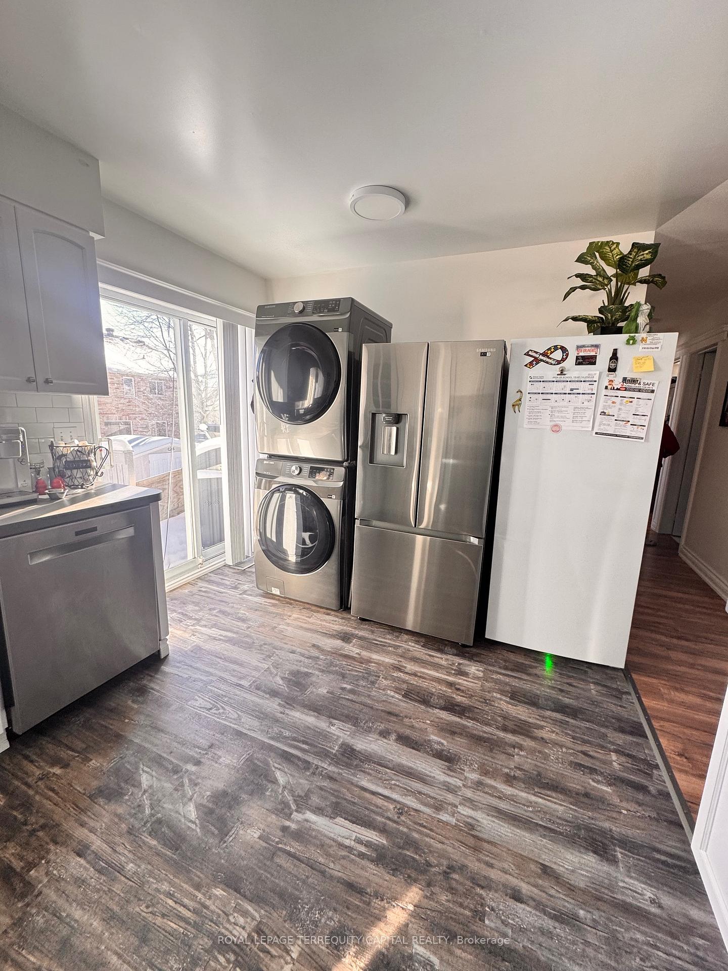 Photo 12 of 90 O'Shaughnessy Crescent, Barrie, Holly — HOMEH