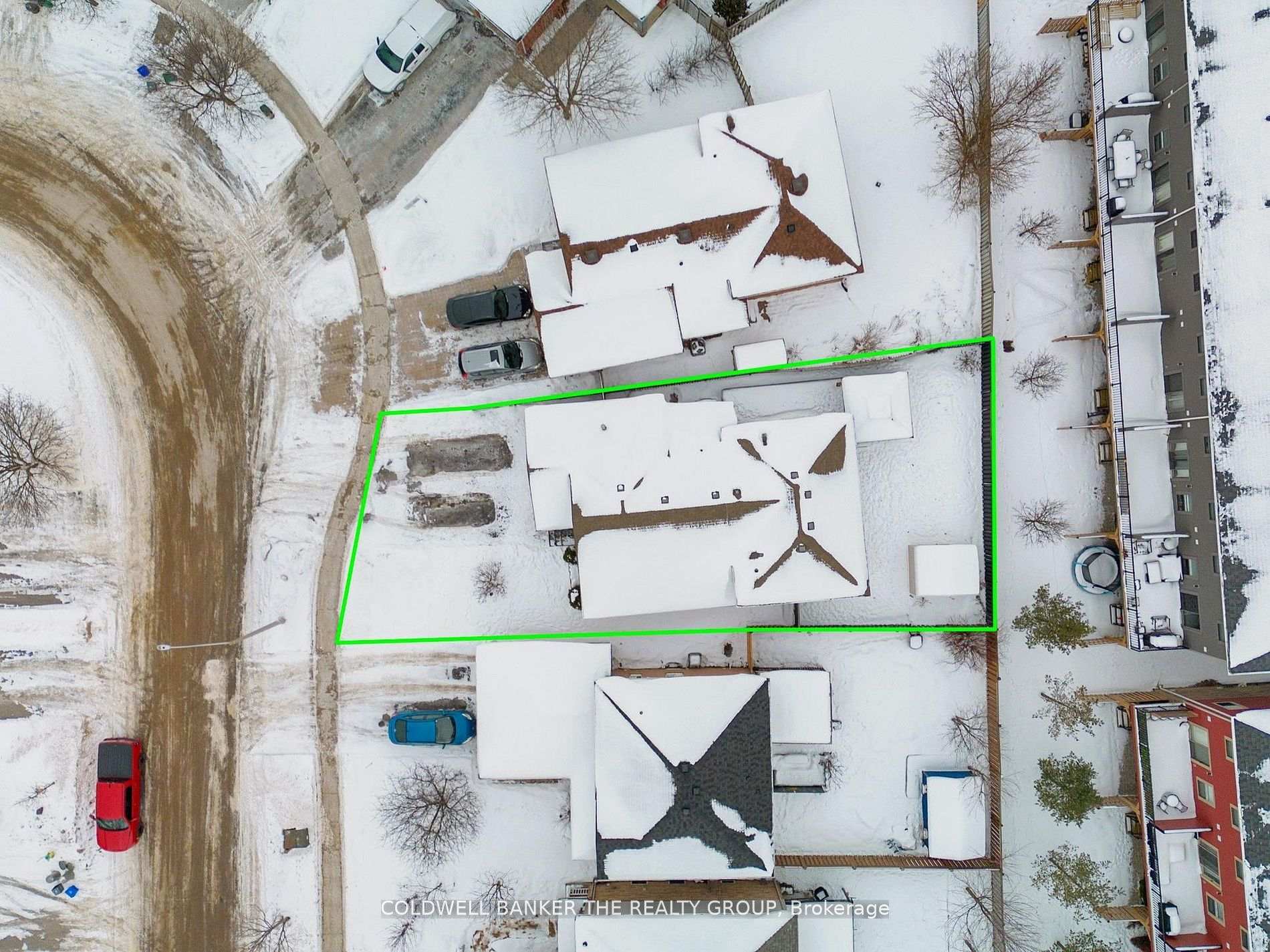 Photo 3 of 60 Draper Crescent, Barrie, Painswick North — HOMEH