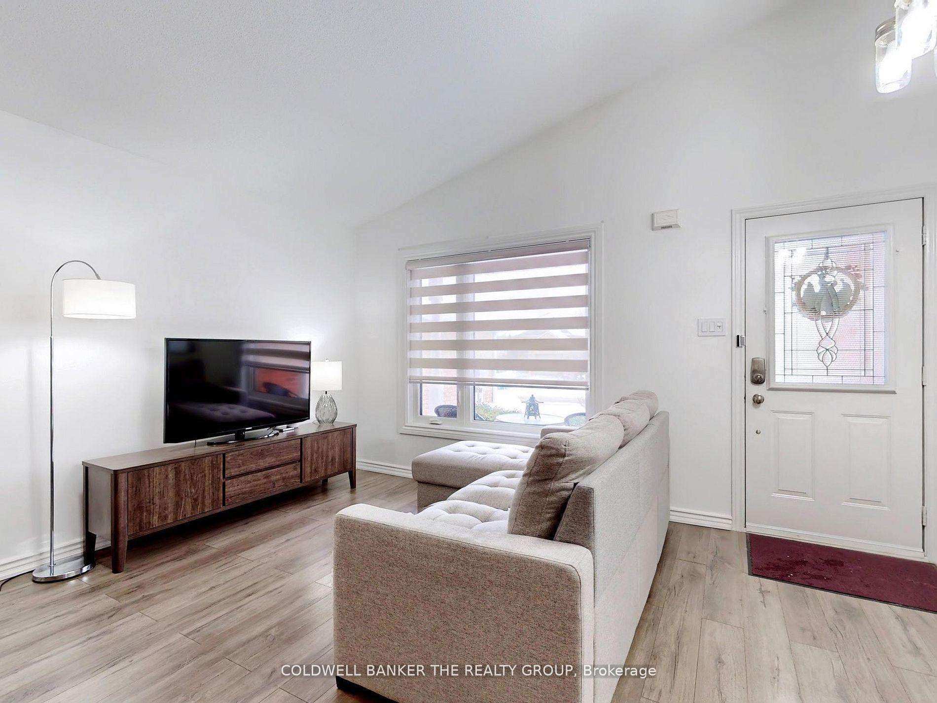 Photo 10 of 60 Draper Crescent, Barrie, Painswick North — HOMEH