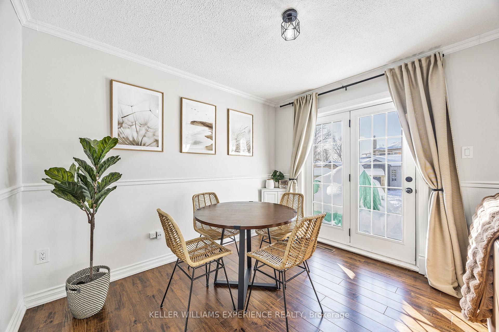 Photo 6 of 24 Shaw Crescent, Barrie, Letitia Heights — HOMEH