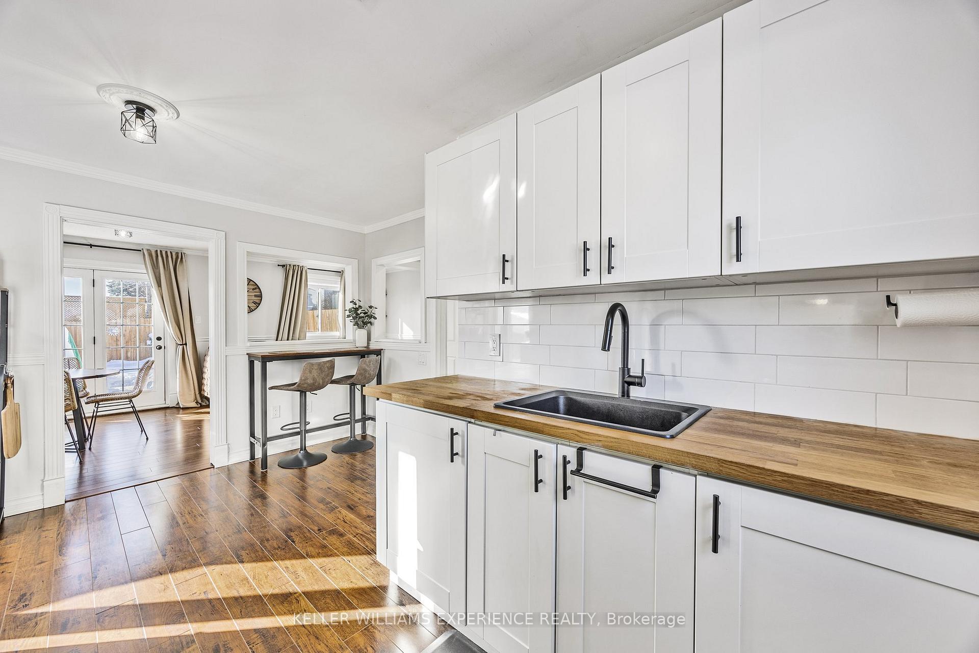 Photo 8 of 24 Shaw Crescent, Barrie, Letitia Heights — HOMEH
