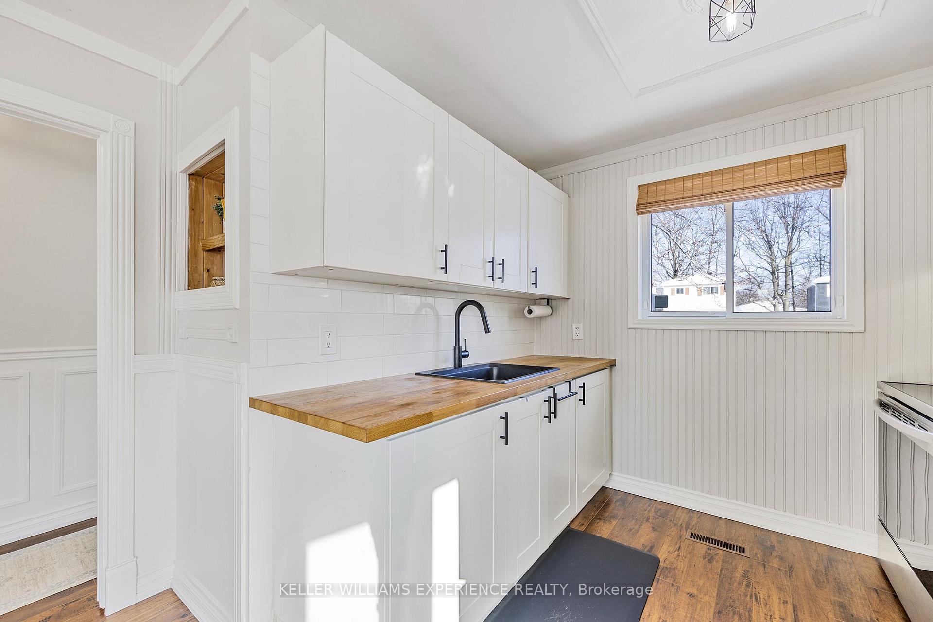 Photo 9 of 24 Shaw Crescent, Barrie, Letitia Heights — HOMEH