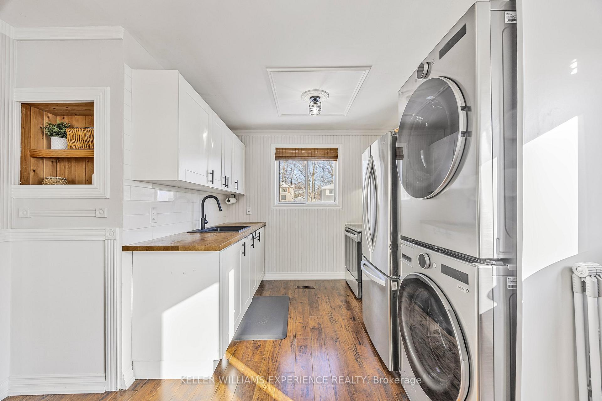 Photo 10 of 24 Shaw Crescent, Barrie, Letitia Heights — HOMEH