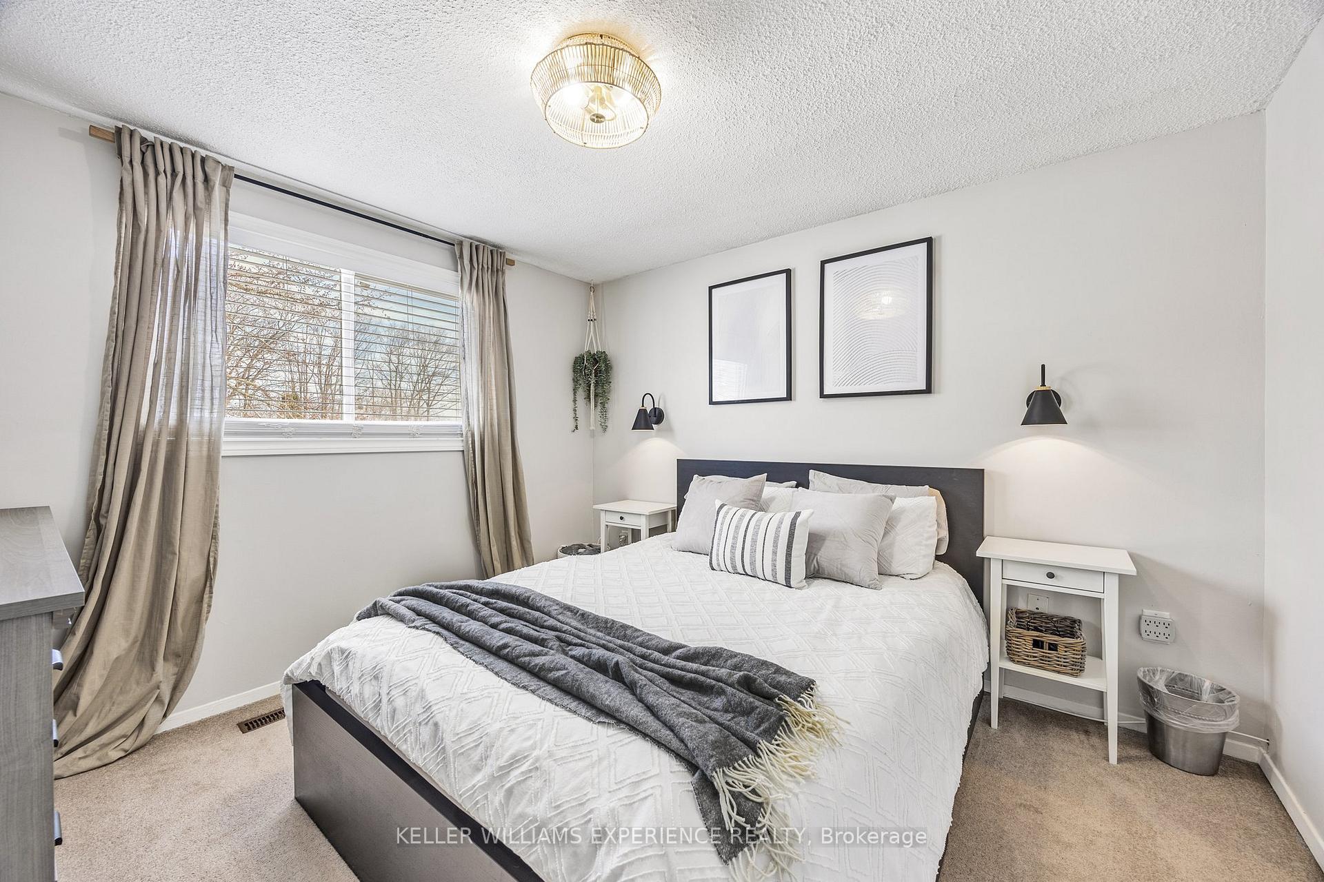 Photo 12 of 24 Shaw Crescent, Barrie, Letitia Heights — HOMEH