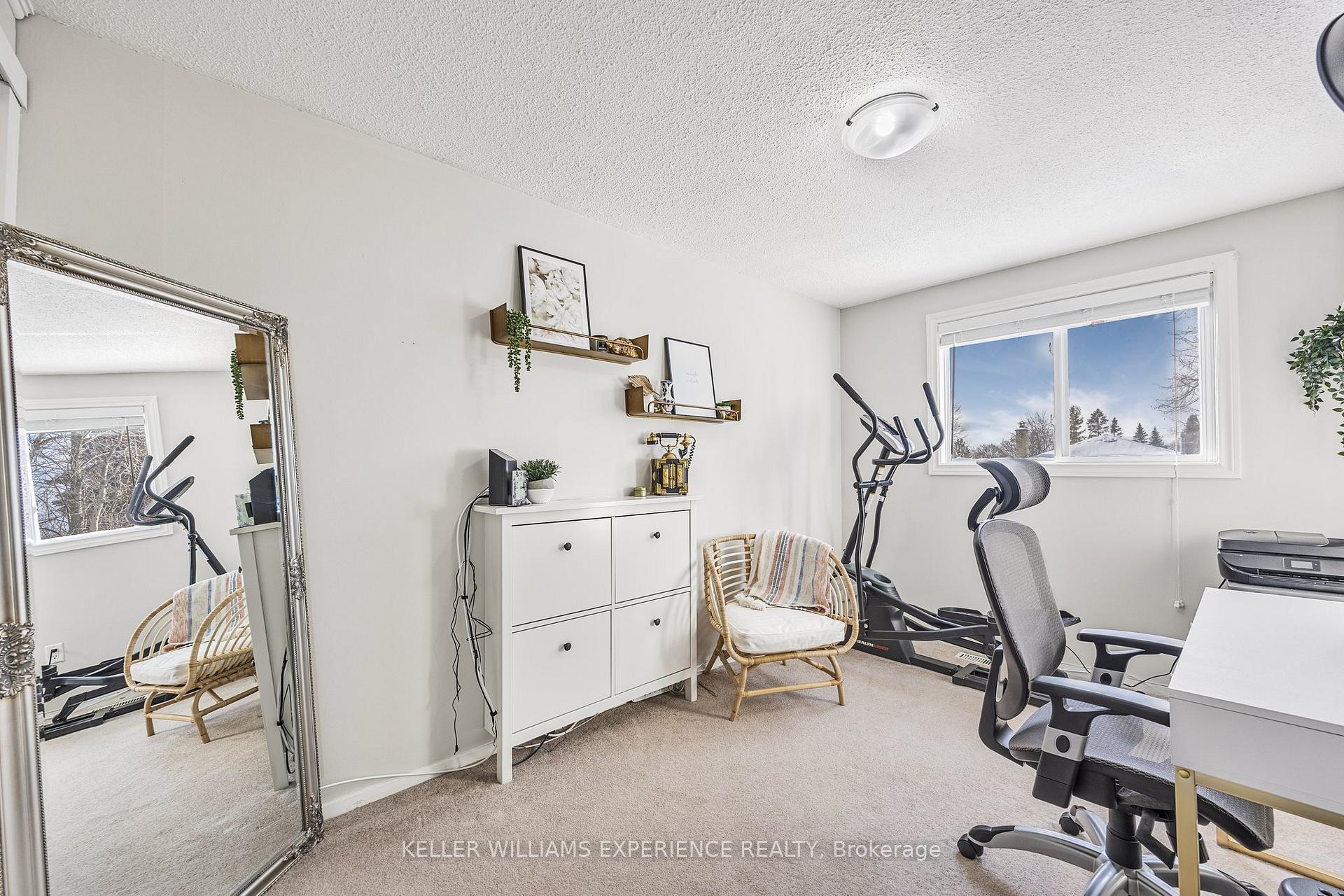 Photo 15 of 24 Shaw Crescent, Barrie, Letitia Heights — HOMEH